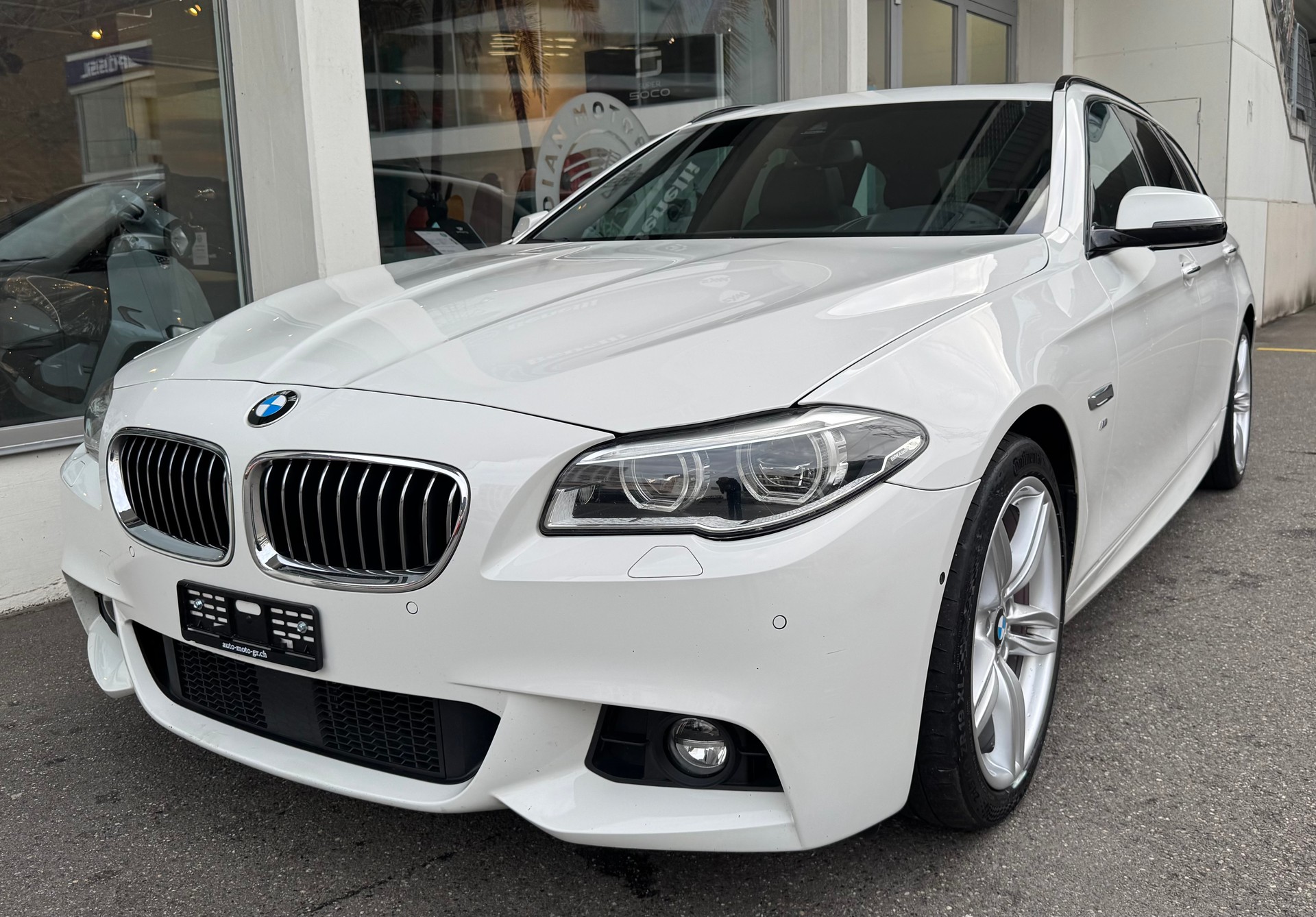 BMW 530d Touring xDrive M Sport Steptronic-image-5