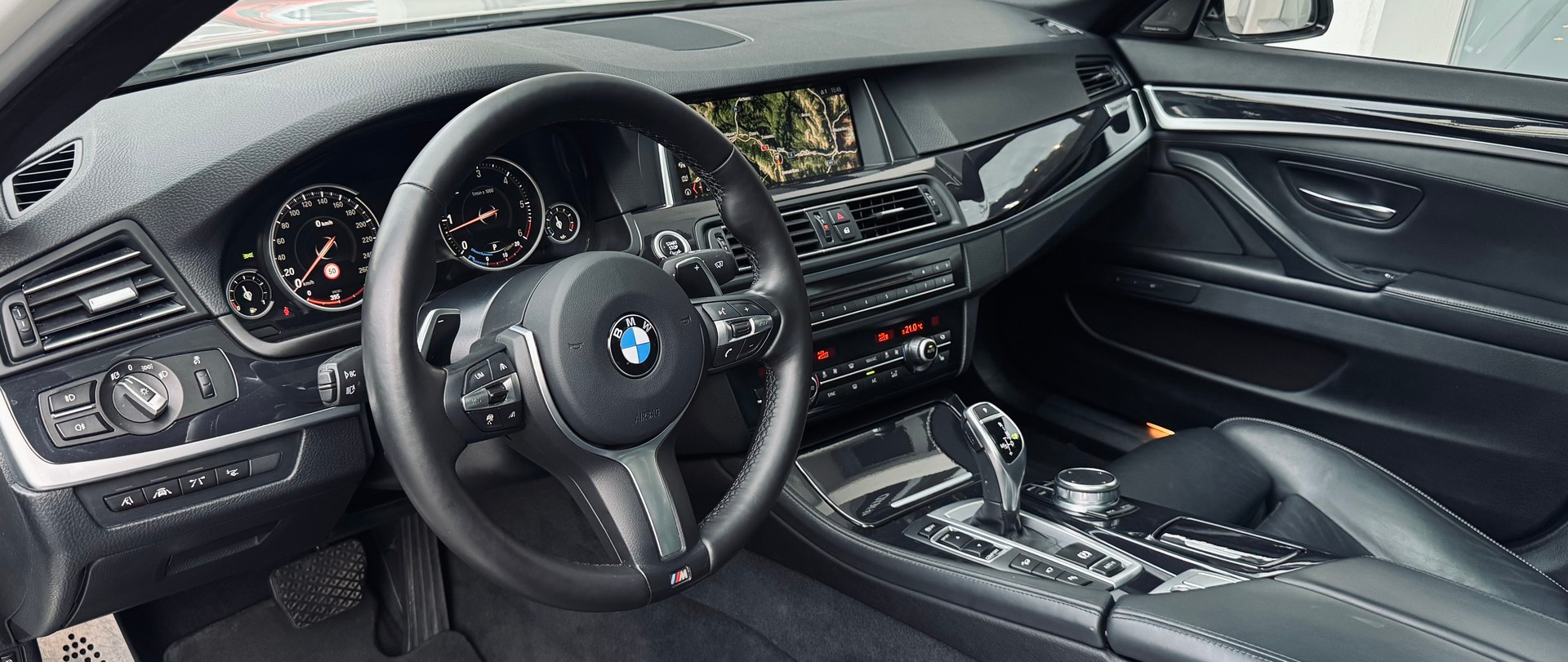 BMW 530d Touring xDrive M Sport Steptronic-image-6