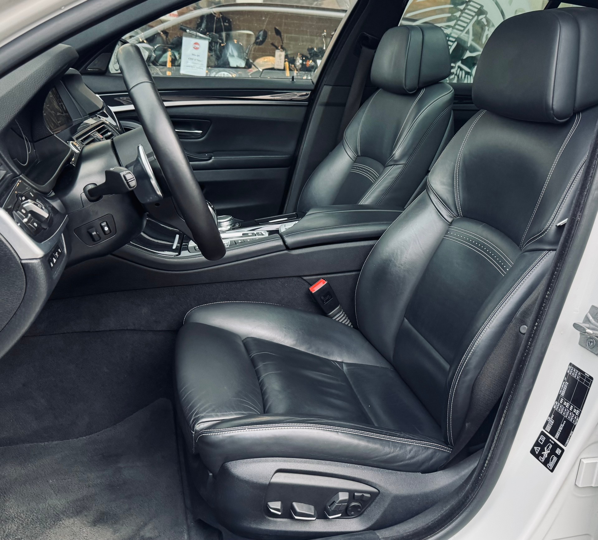 BMW 530d Touring xDrive M Sport Steptronic-image-7