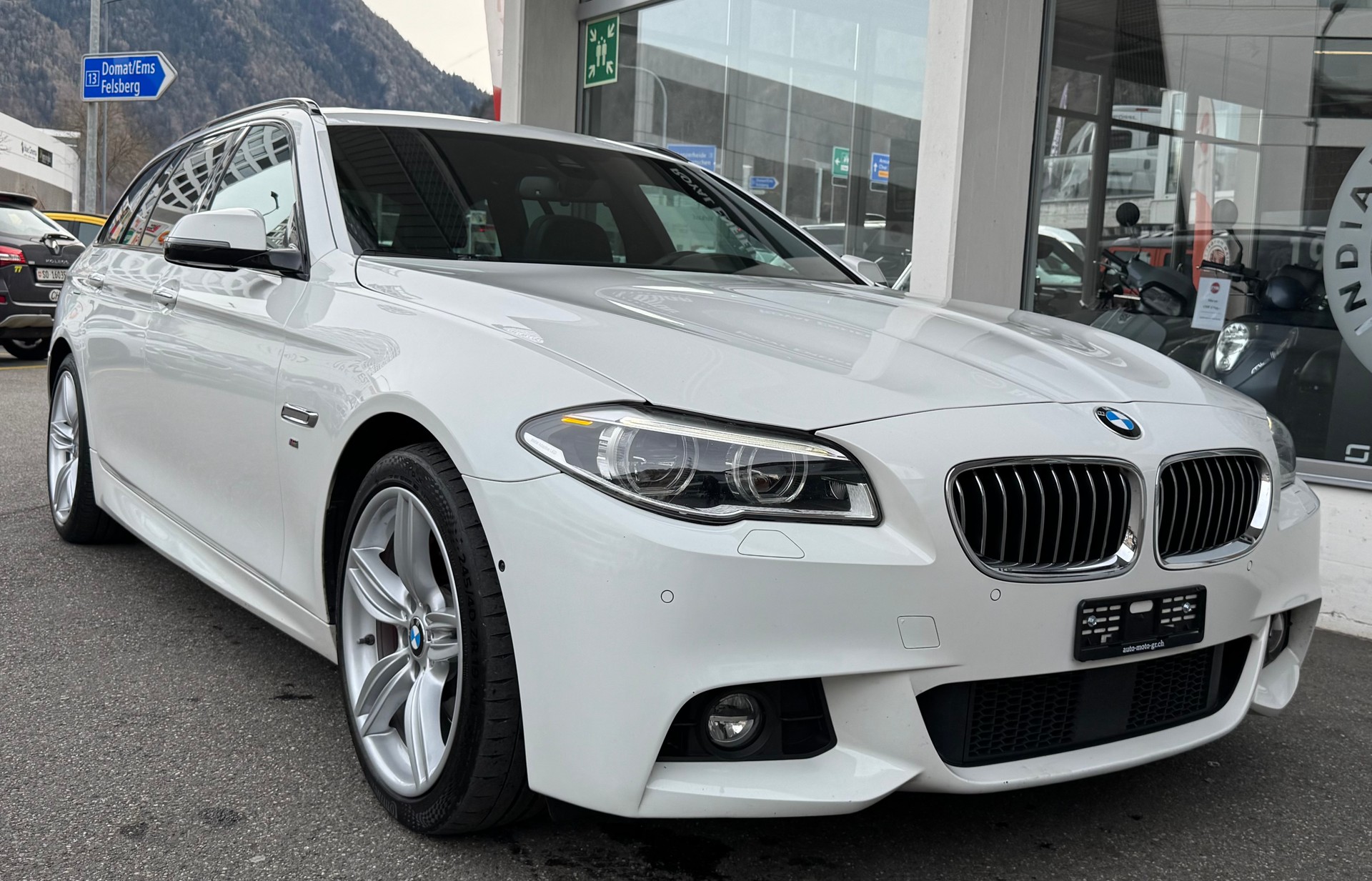 BMW 530d Touring xDrive M Sport Steptronic-image-0