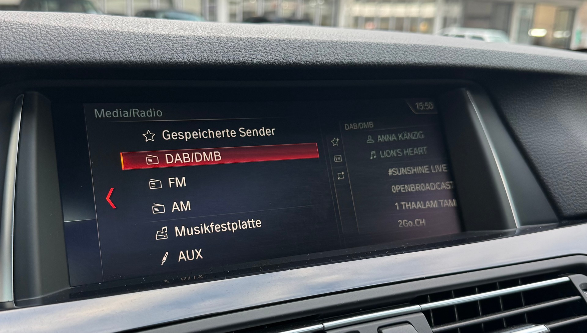 BMW 530d Touring xDrive M Sport Steptronic-image-19