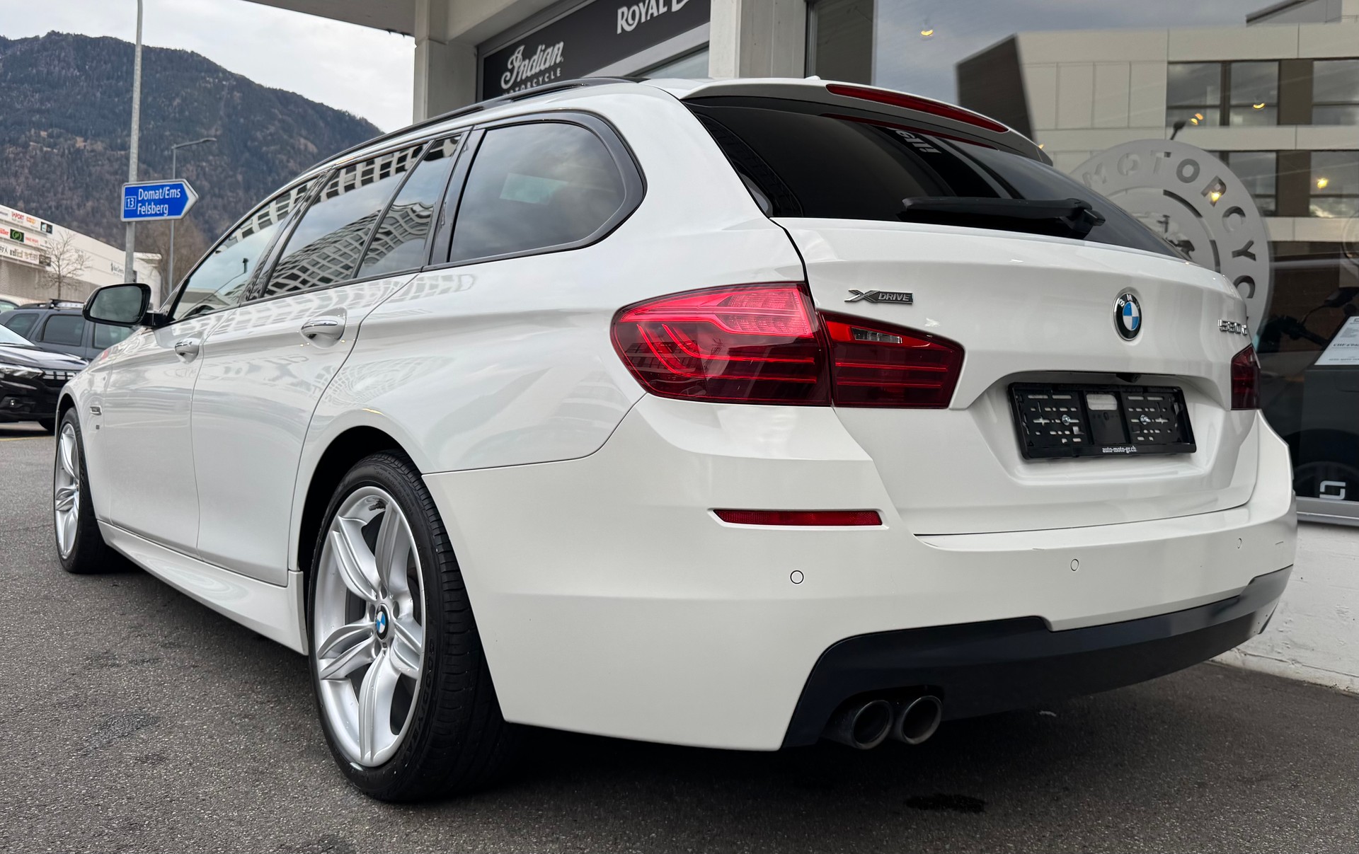 BMW 530d Touring xDrive M Sport Steptronic-image-3
