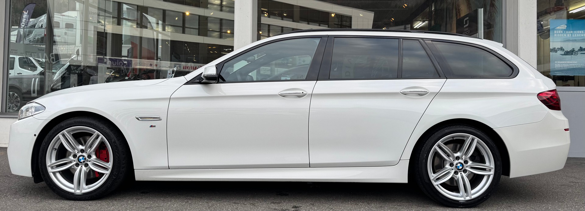 BMW 530d Touring xDrive M Sport Steptronic-image-2