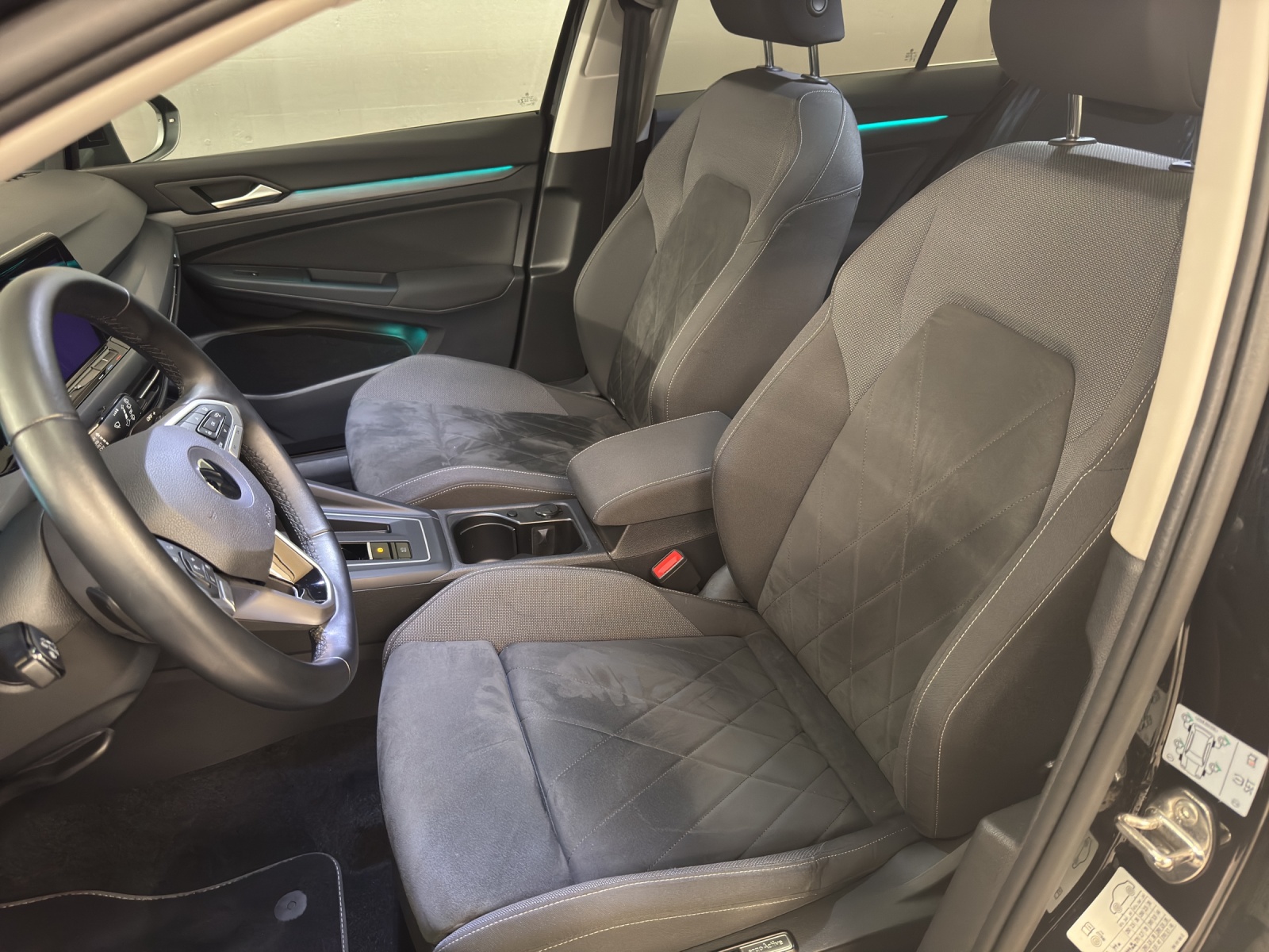 VW Golf VIII 1.4 TSI PHEV Style DSG-image-13