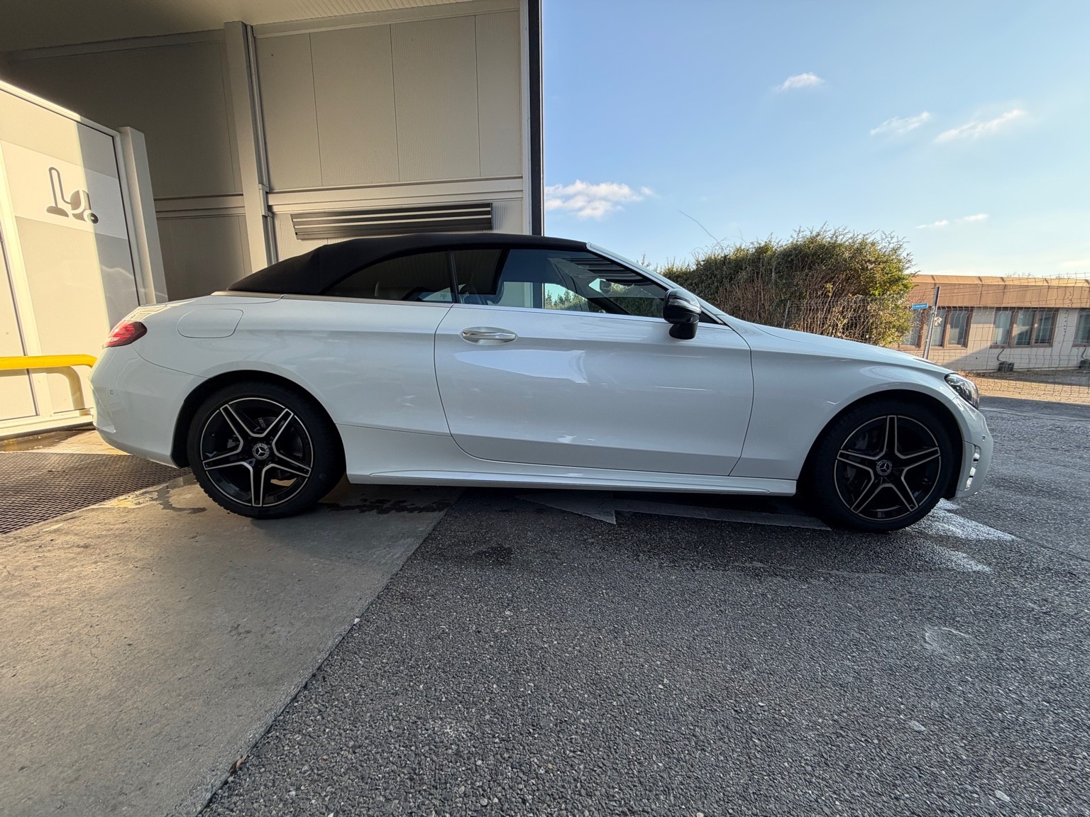 MERCEDES-BENZ C 200 AMG Line Cabriolet 4Matic 9G-Tronic-image-3
