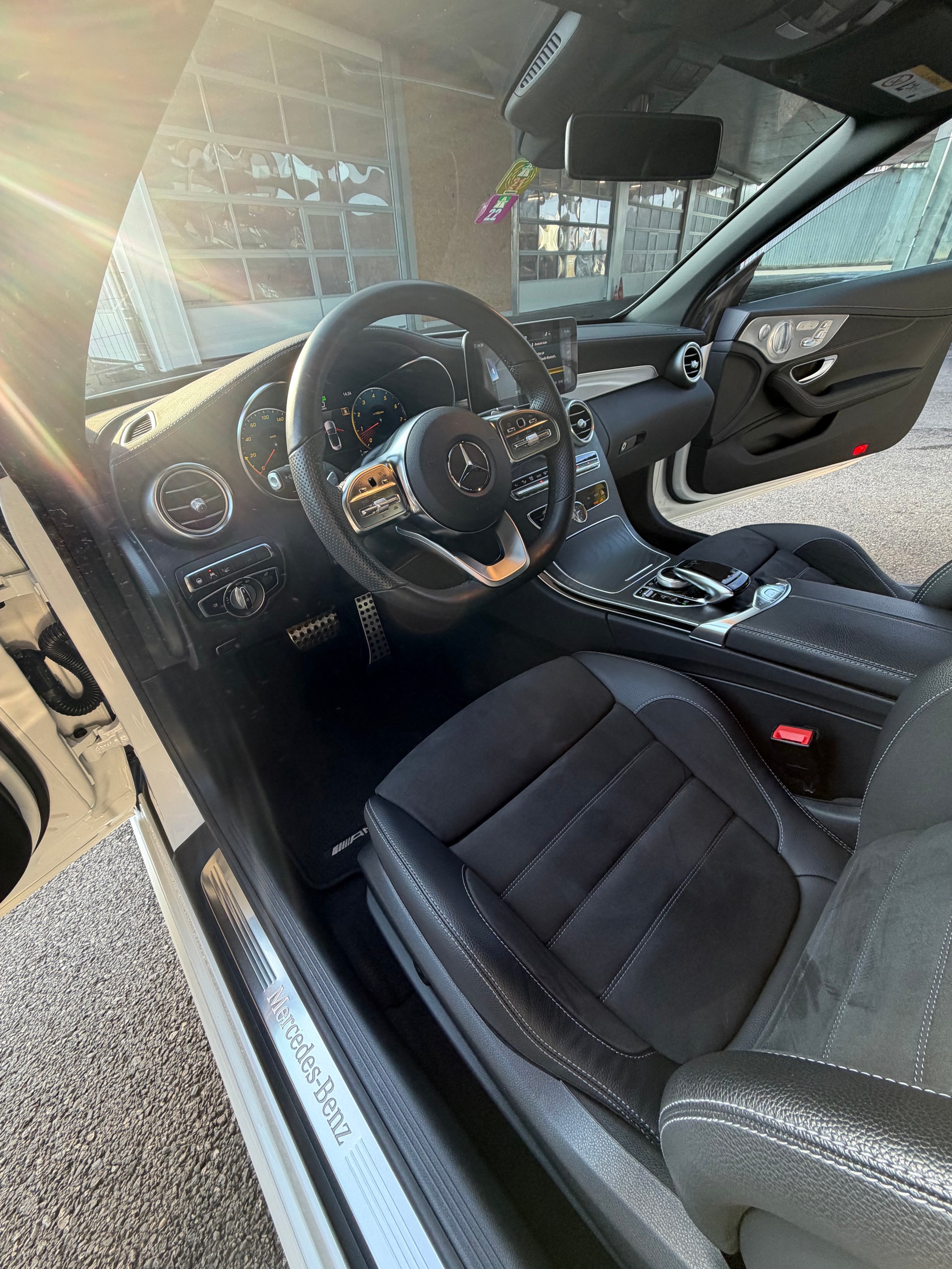 MERCEDES-BENZ C 200 AMG Line Cabriolet 4Matic 9G-Tronic-image-6