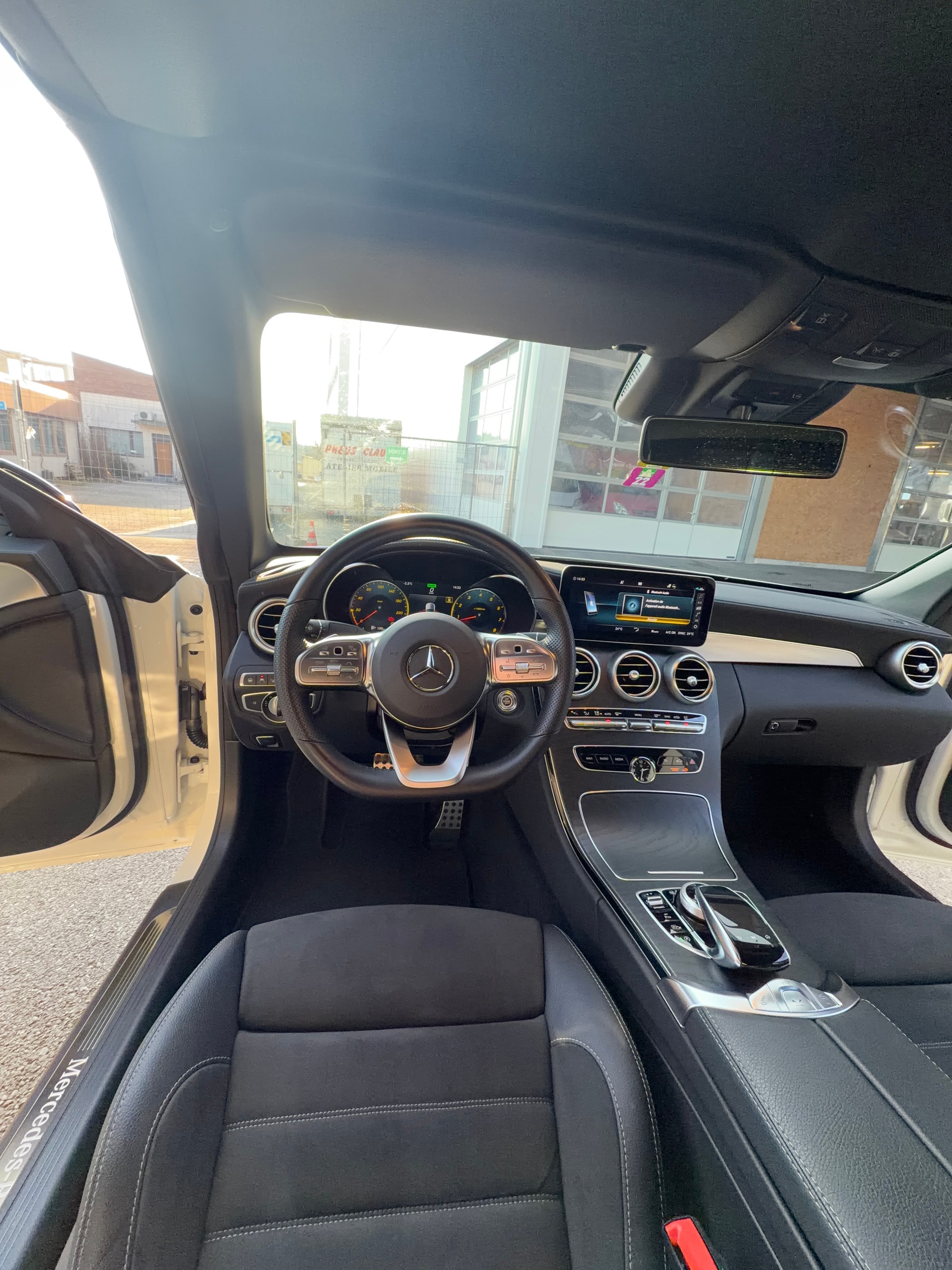 MERCEDES-BENZ C 200 AMG Line Cabriolet 4Matic 9G-Tronic-image-8