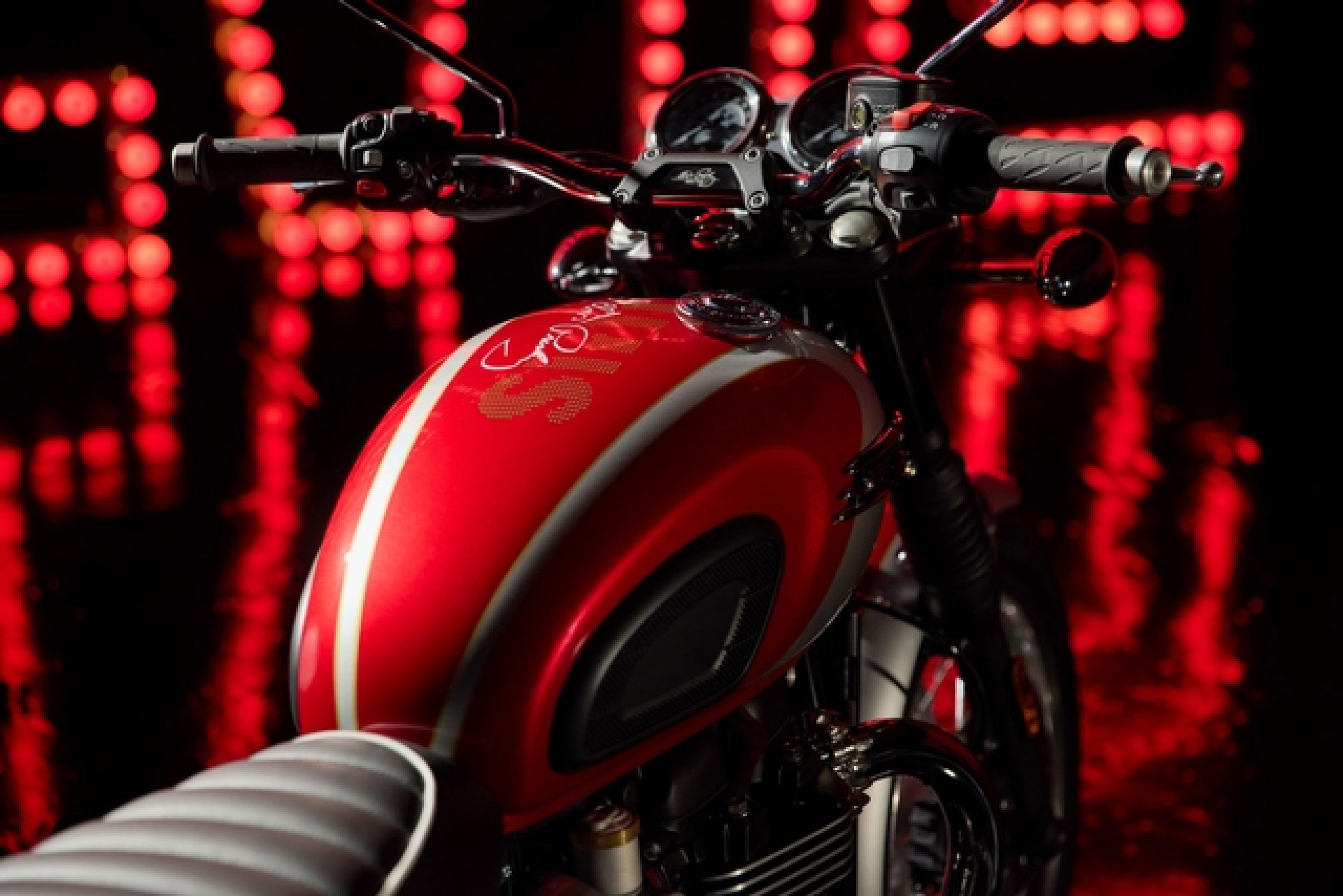TRIUMPH Bonneville T120 Elvis Presley Limited Edition-image-4