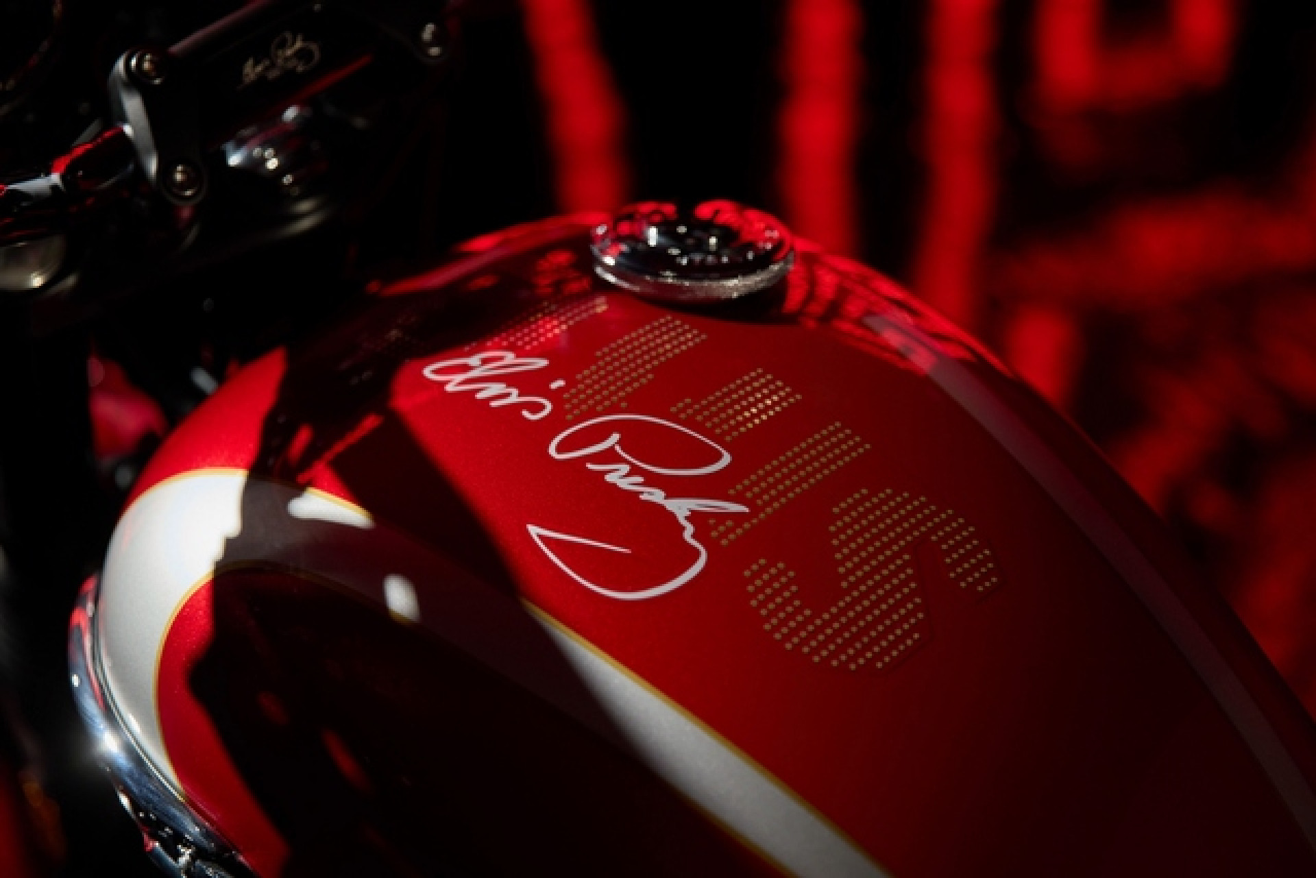TRIUMPH Bonneville T120 Elvis Presley Limited Edition-image-5