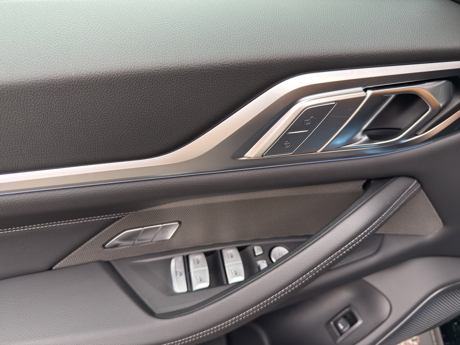 BMW i4 xDrive 40 Edition M Sport-image-14