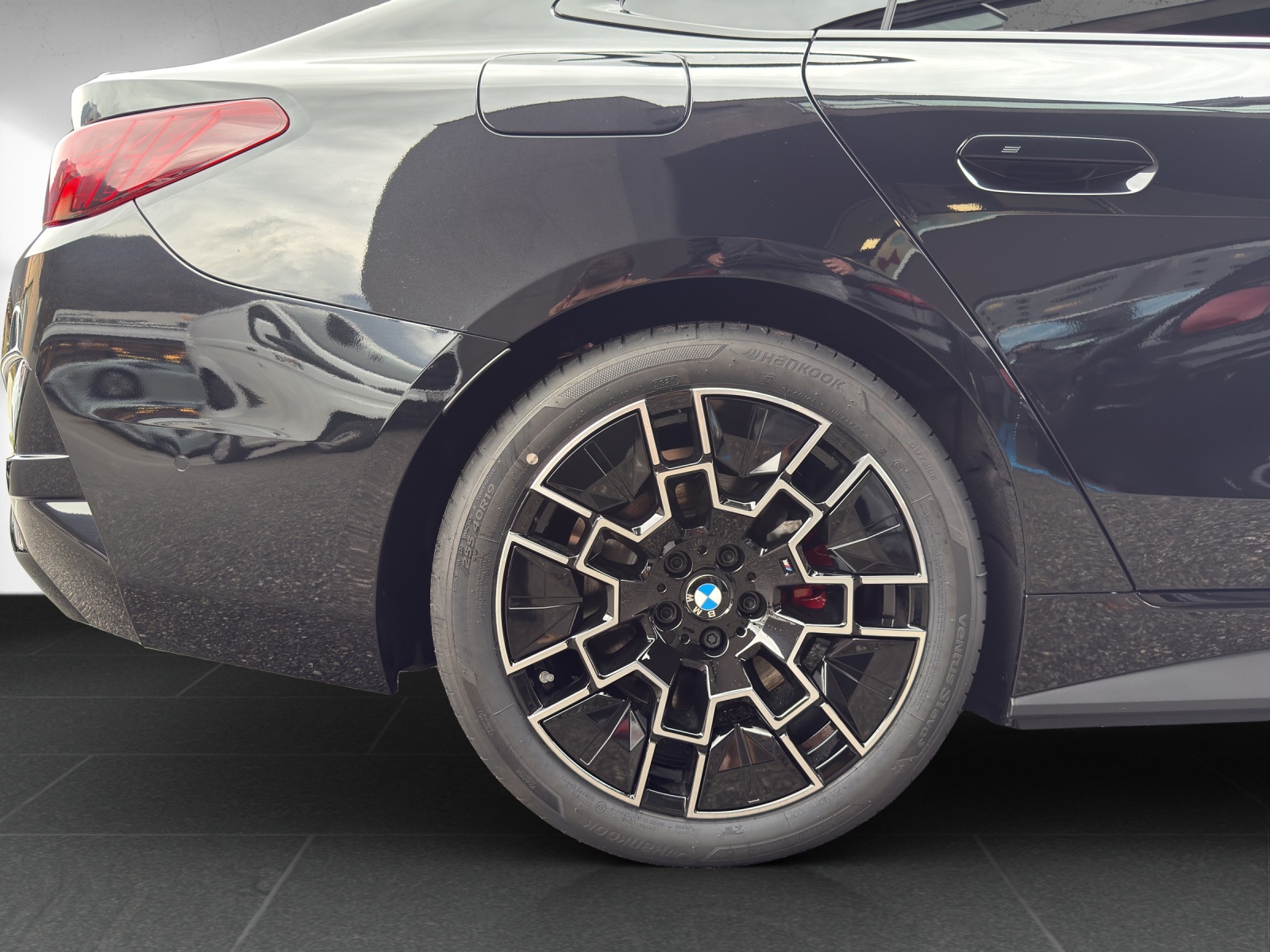 BMW i4 xDrive 40 Edition M Sport-image-10