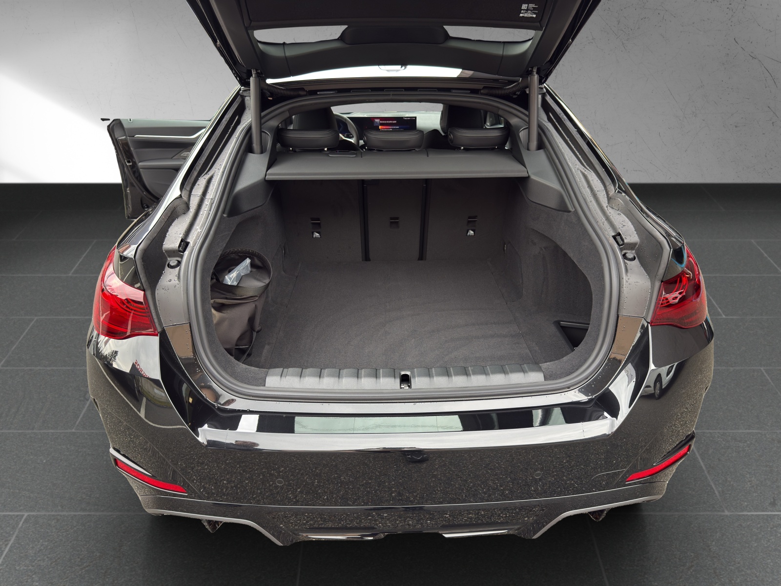 BMW i4 xDrive 40 Edition M Sport-image-17