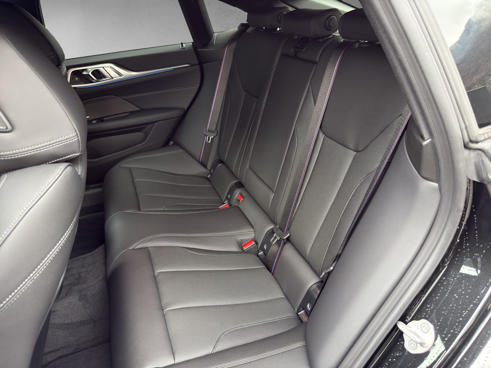 BMW i4 xDrive 40 Edition M Sport-image-16