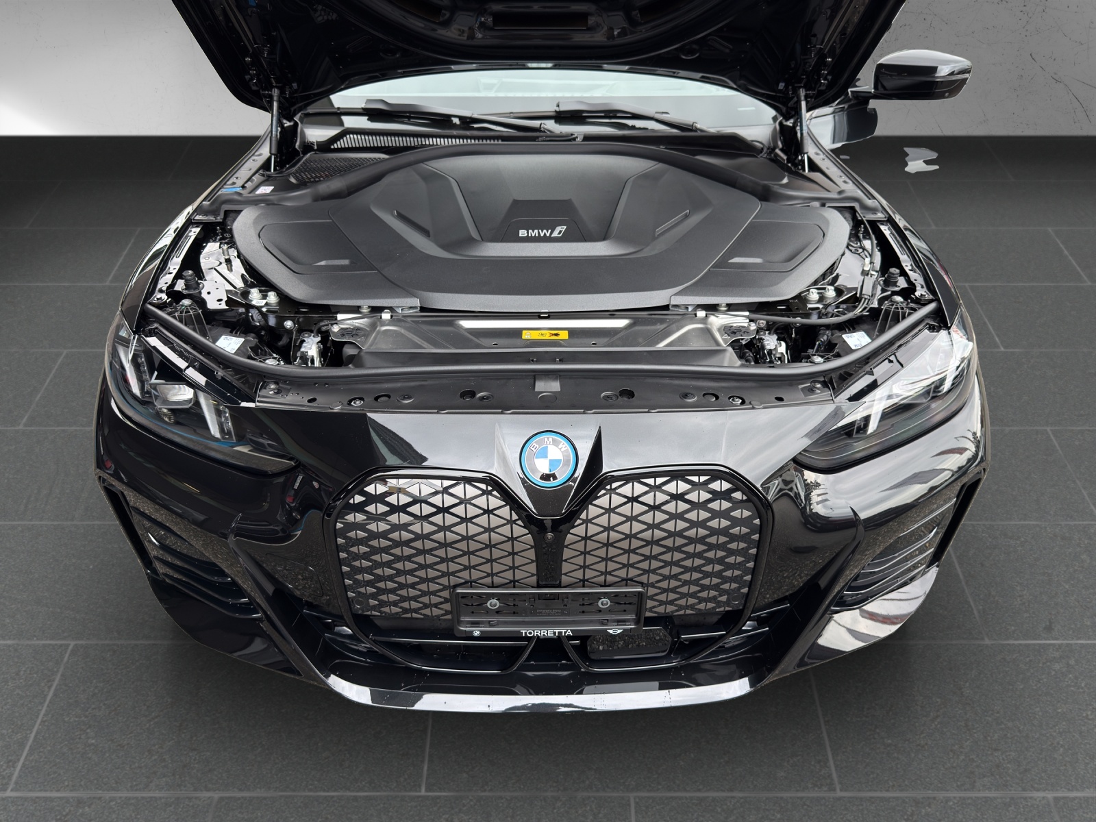 BMW i4 xDrive 40 Edition M Sport-image-18