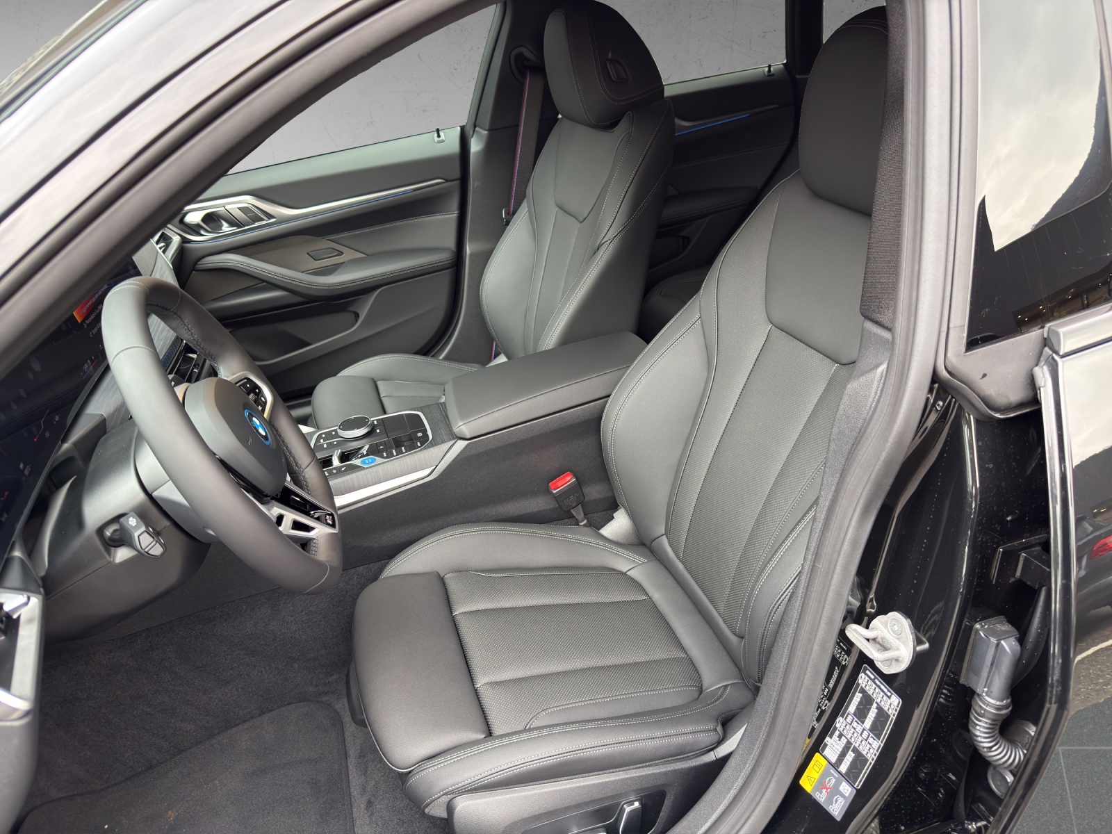 BMW i4 xDrive 40 Edition M Sport-image-15