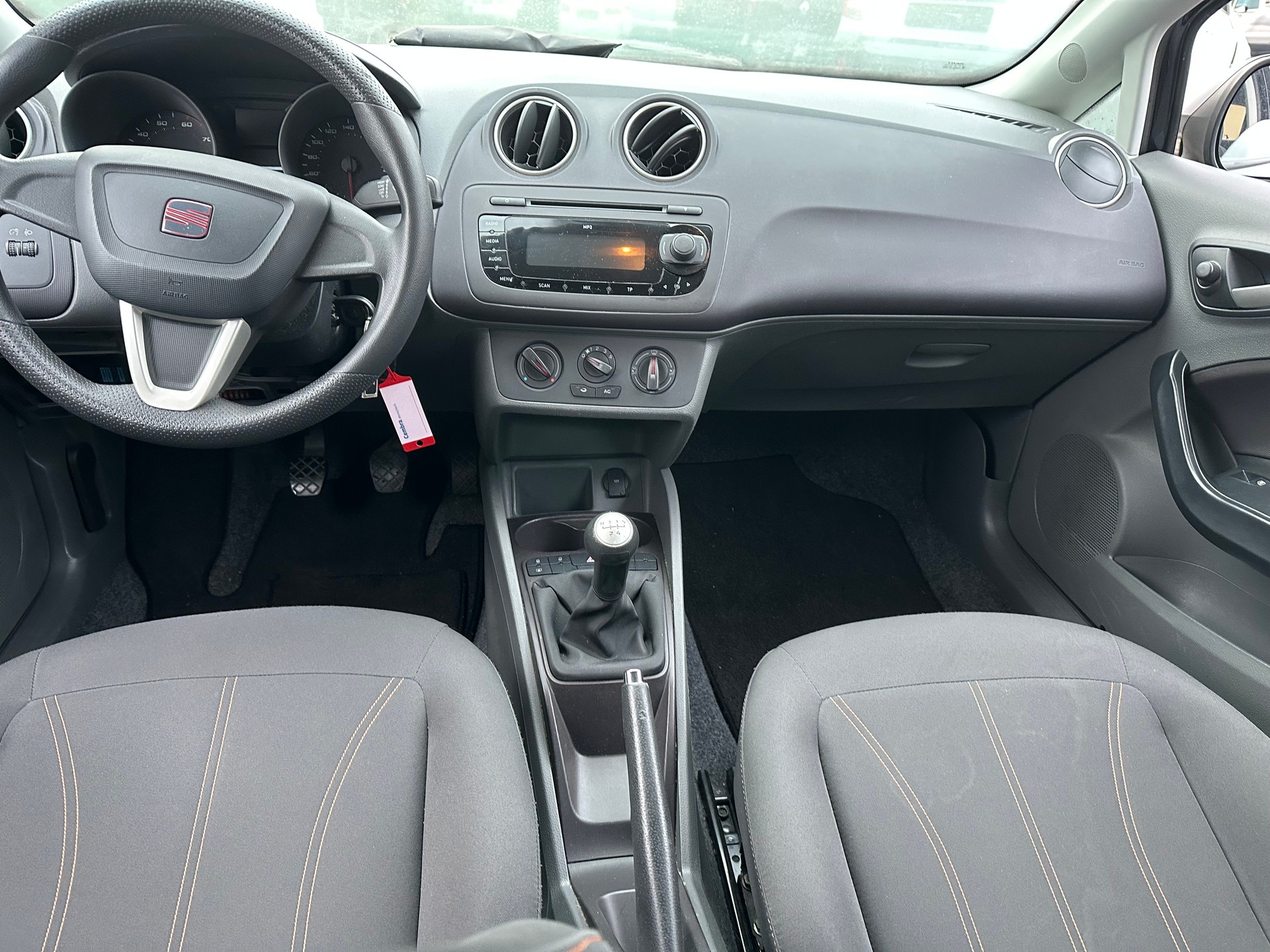 SEAT Ibiza 1.2 Entry-image-5