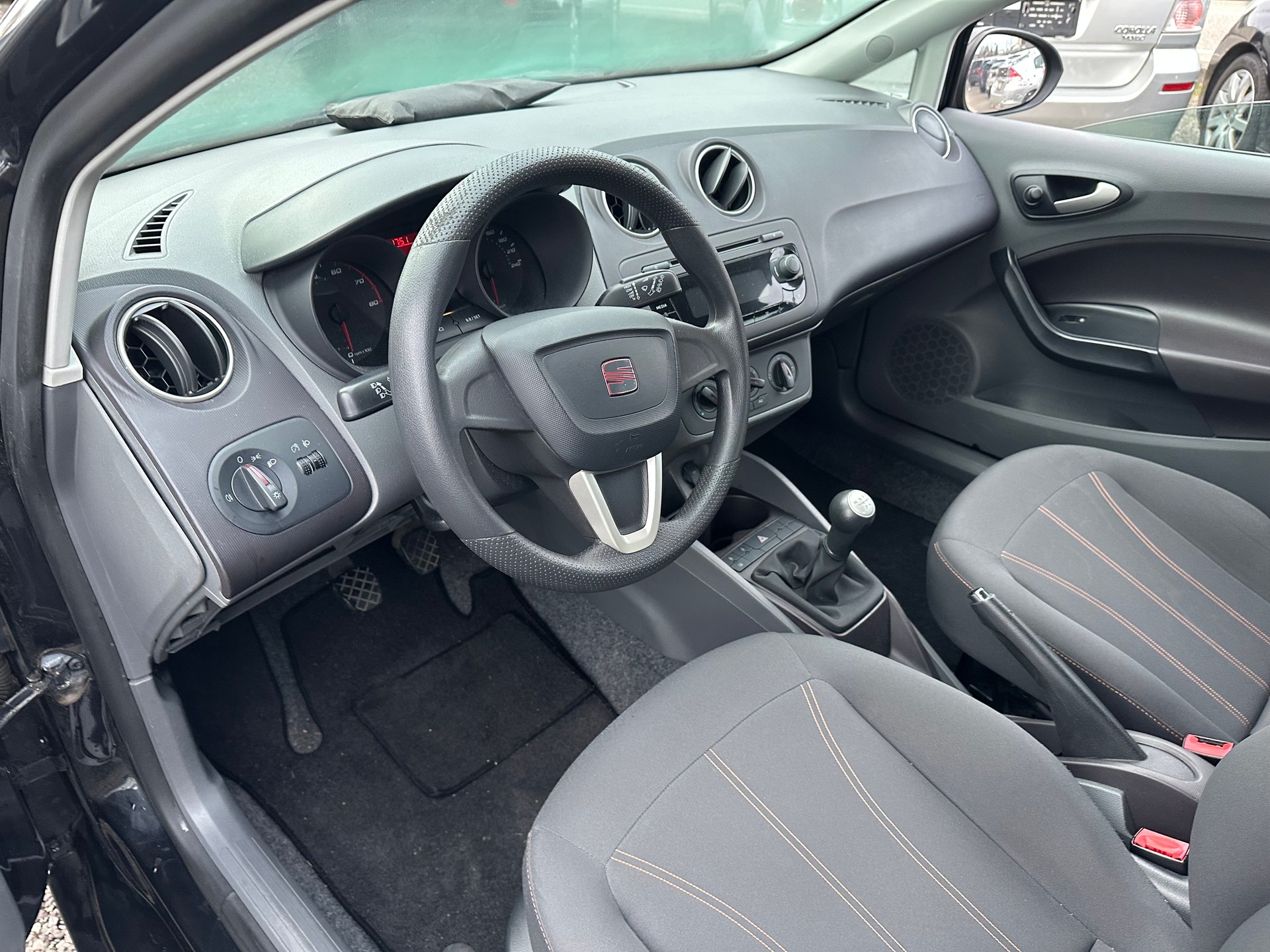 SEAT Ibiza 1.2 Entry-image-6