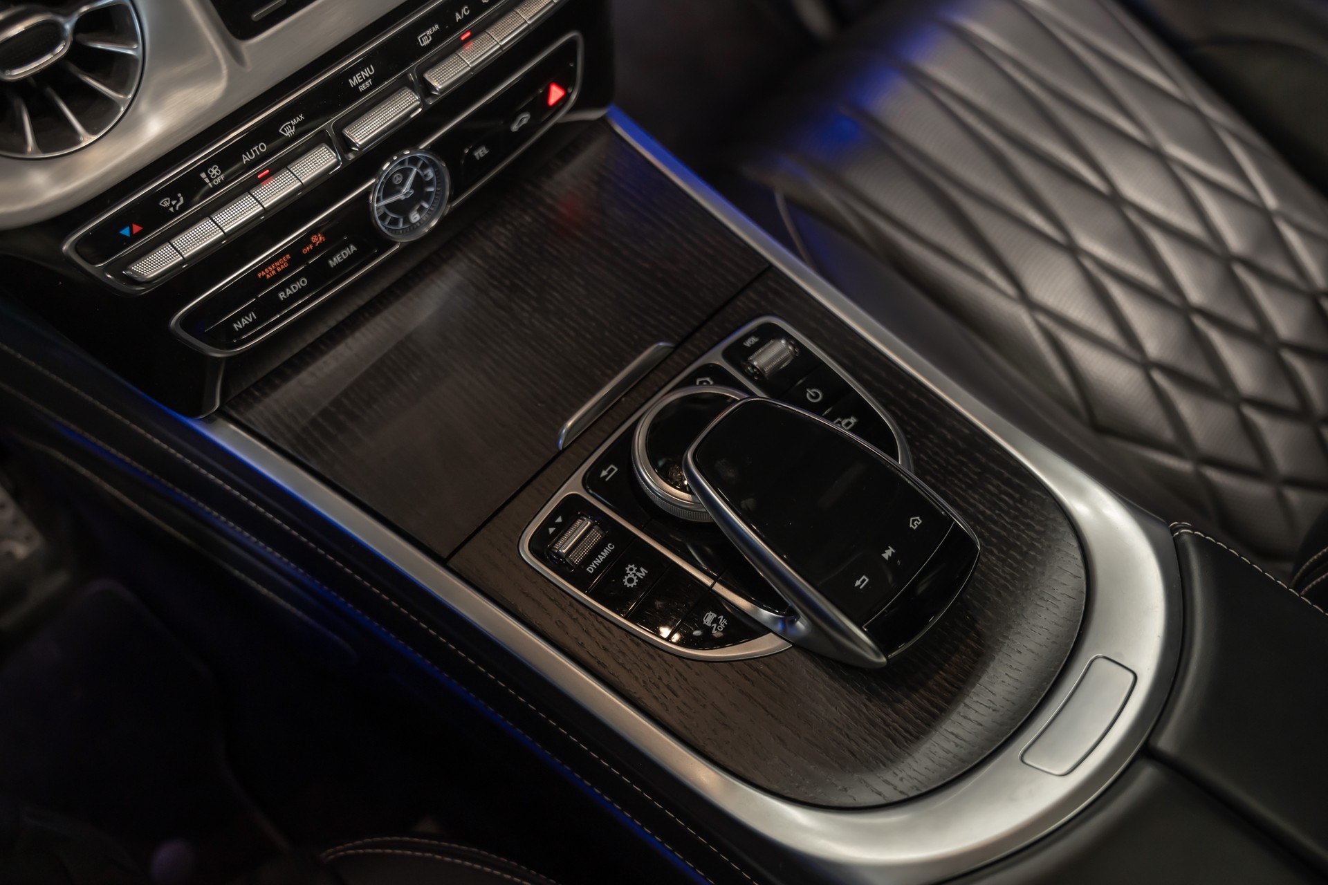 MERCEDES-BENZ Stronger than Time / Burmester 9D / Sitzkühlung / 360 Kamera / Massage Sitze / Vollausstattung / G63 Look / Speziallackierung-image-11