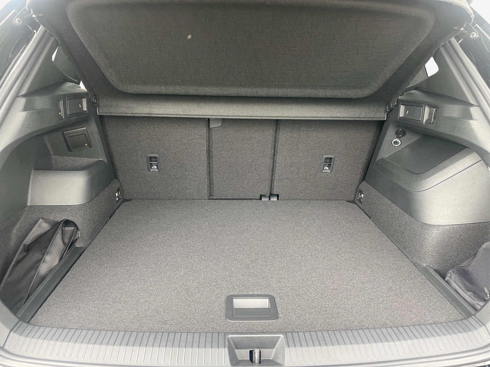 VW Tiguan 2.0 TDI SCR R-Line 4Motion DSG-image-12
