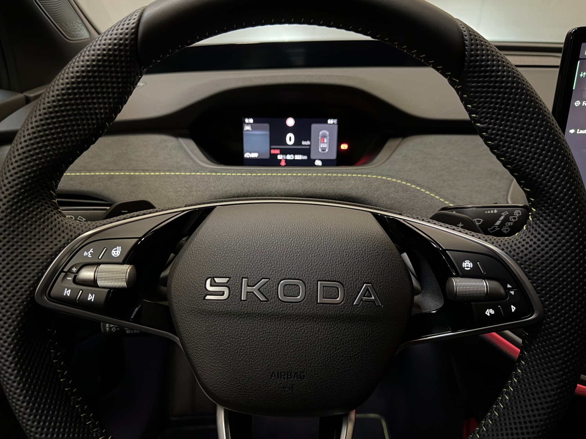 SKODA Elroq 85 RS 4x4 MAXX-image-28