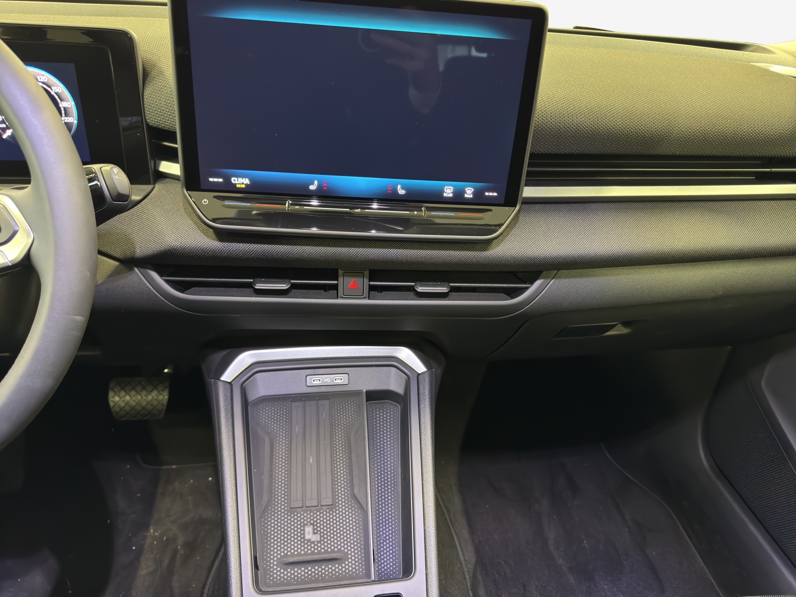 VW T-Roc 1.5 eTSI mHEV Life DSG-image-10
