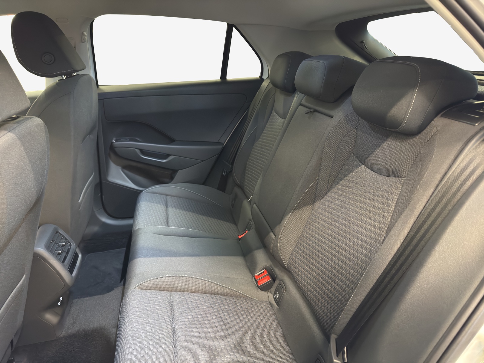 VW T-Roc 1.5 eTSI mHEV Life DSG-image-11
