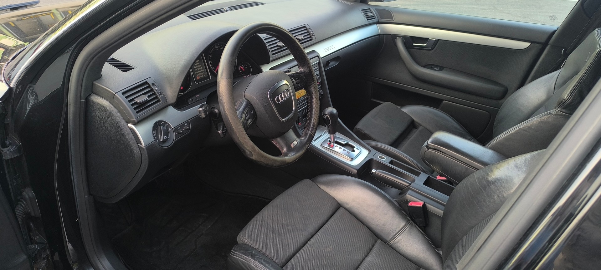 AUDI A4 Avant 3.0 V6 TDI S-Line quattro S-tronic-image-12
