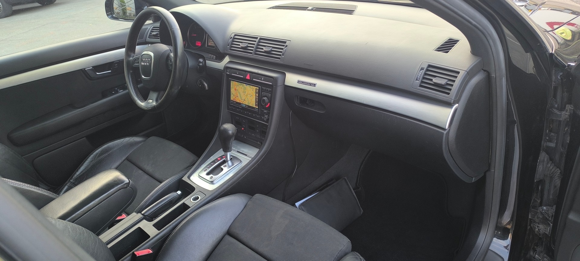 AUDI A4 Avant 3.0 V6 TDI S-Line quattro S-tronic-image-14