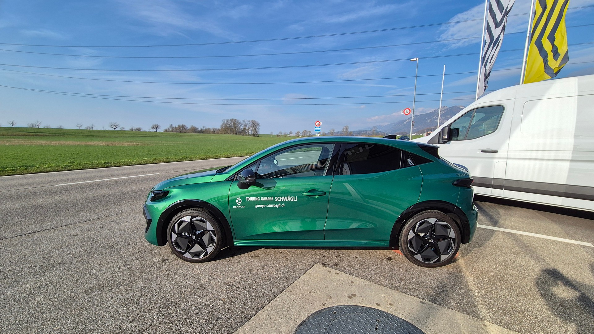 RENAULT Clio 1.8 E-Tech Techno-image-3