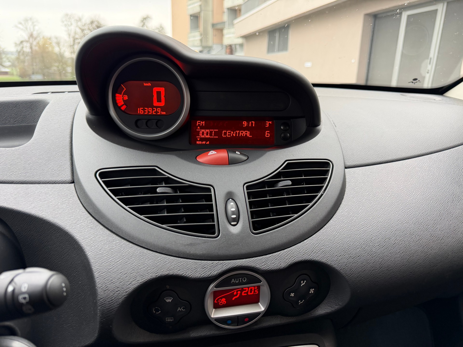 RENAULT Twingo 1.6 16V RS (Sport)-image-9