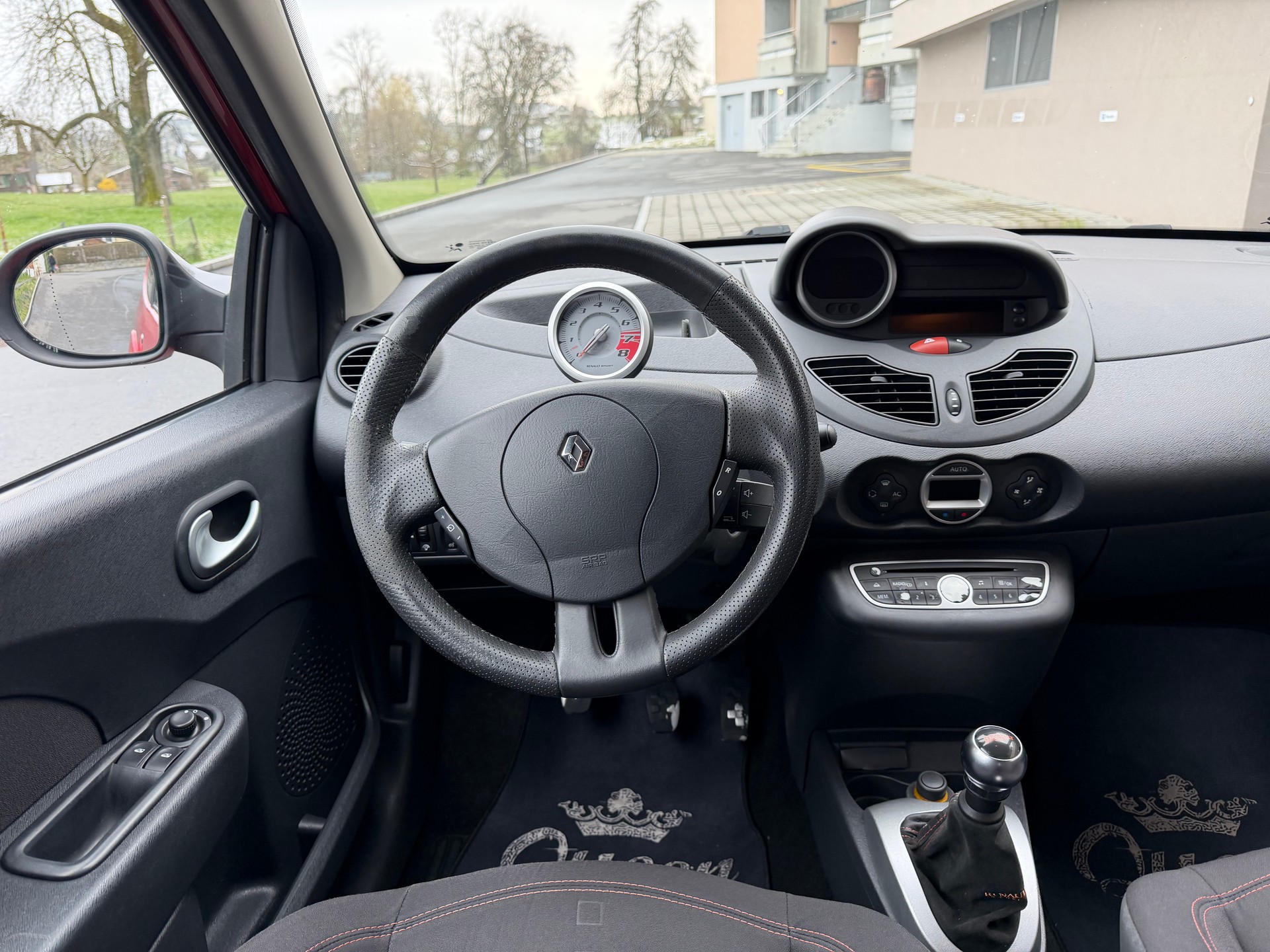 RENAULT Twingo 1.6 16V RS (Sport)-image-8