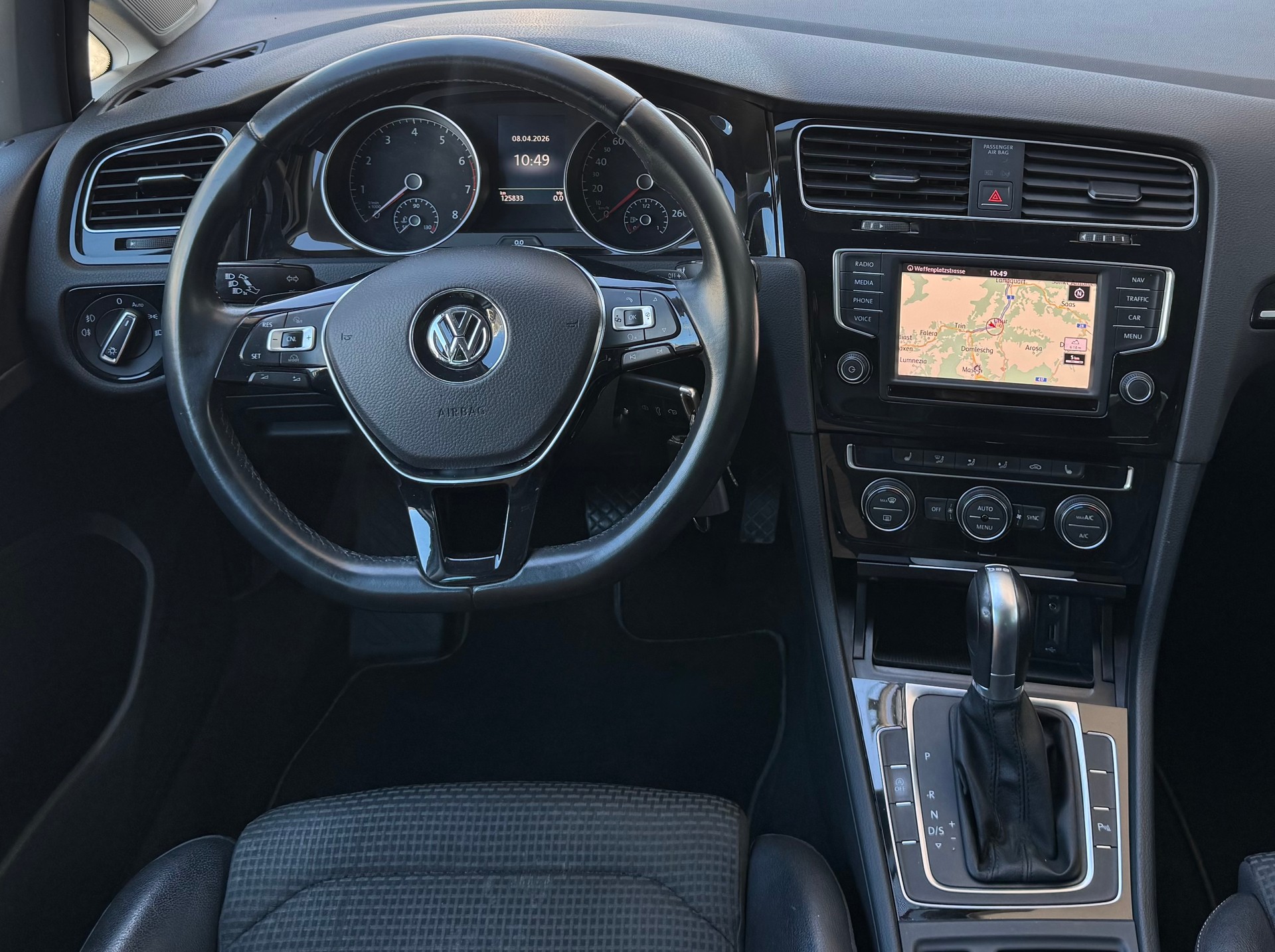 VW Golf Variant 1.4 TSI Lounge DSG-image-12