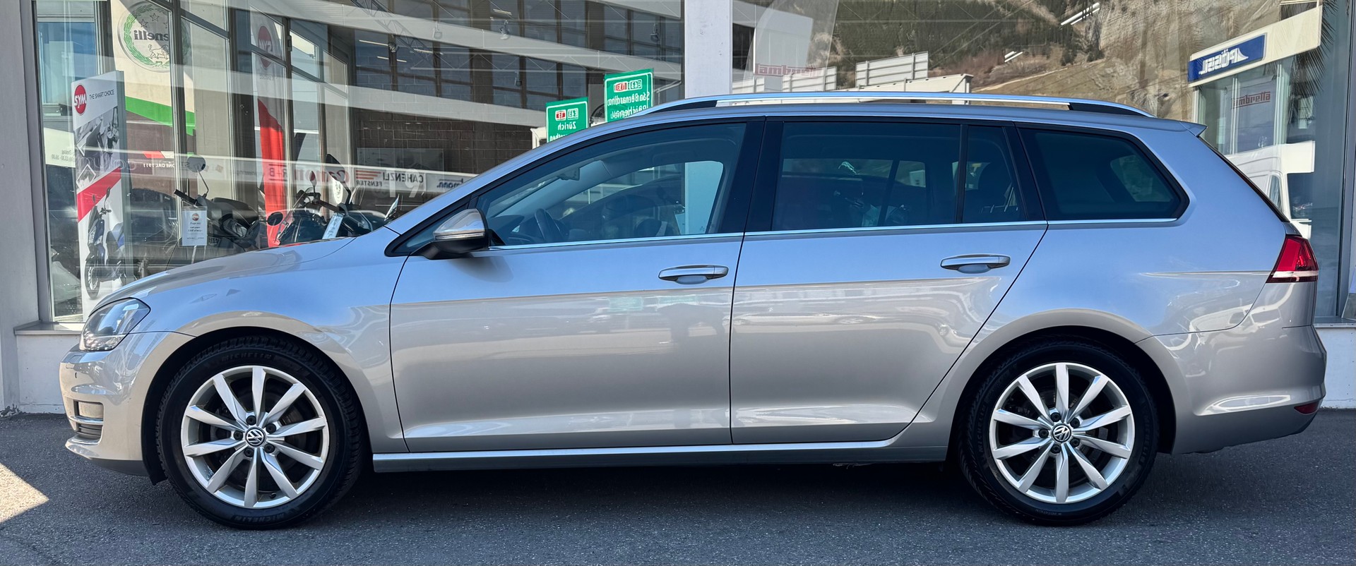 VW Golf Variant 1.4 TSI Lounge DSG-image-2