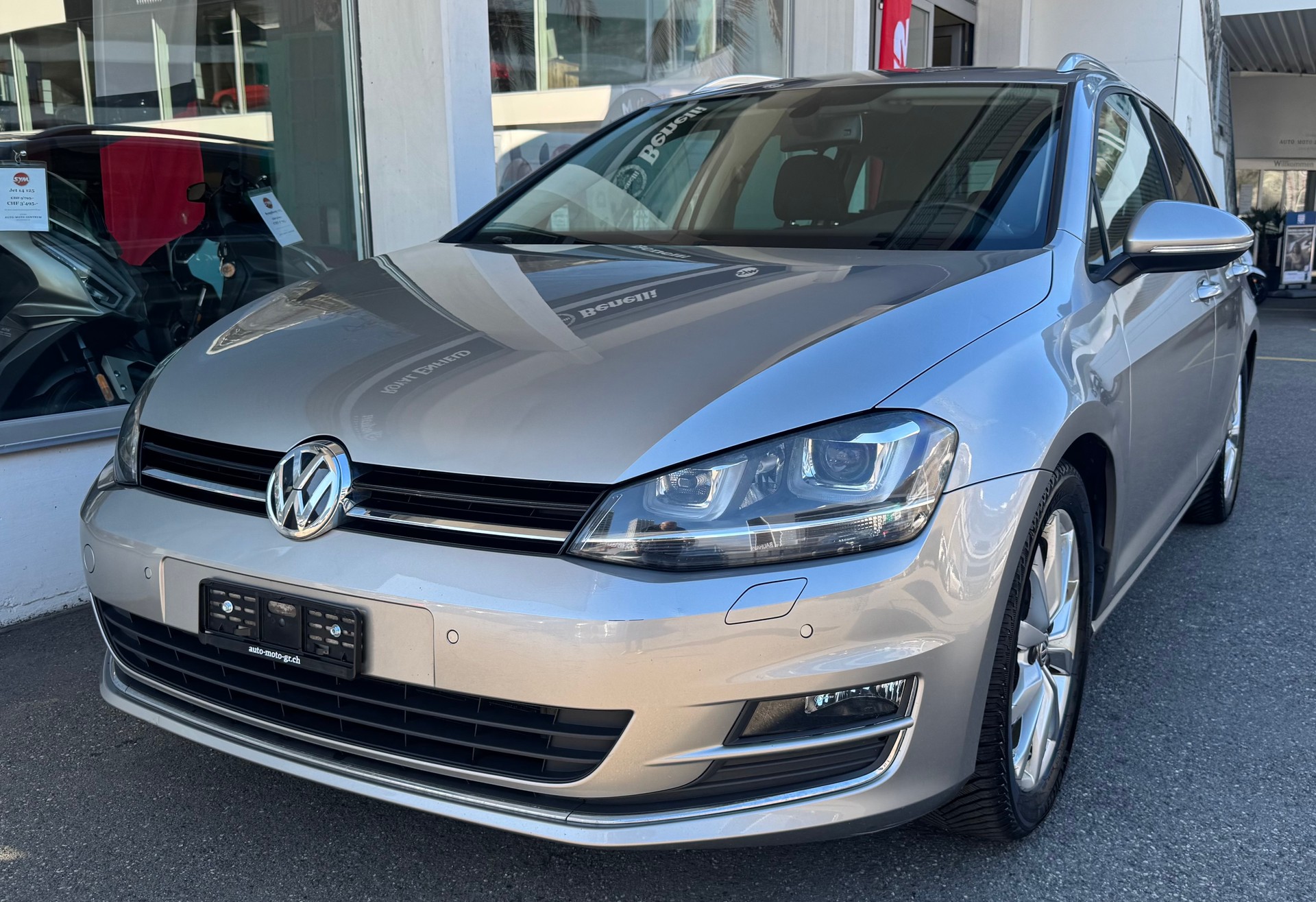 VW Golf Variant 1.4 TSI Lounge DSG-image-5