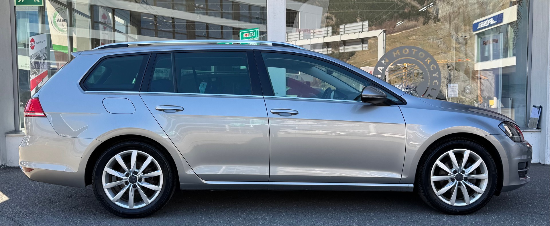 VW Golf Variant 1.4 TSI Lounge DSG-image-1