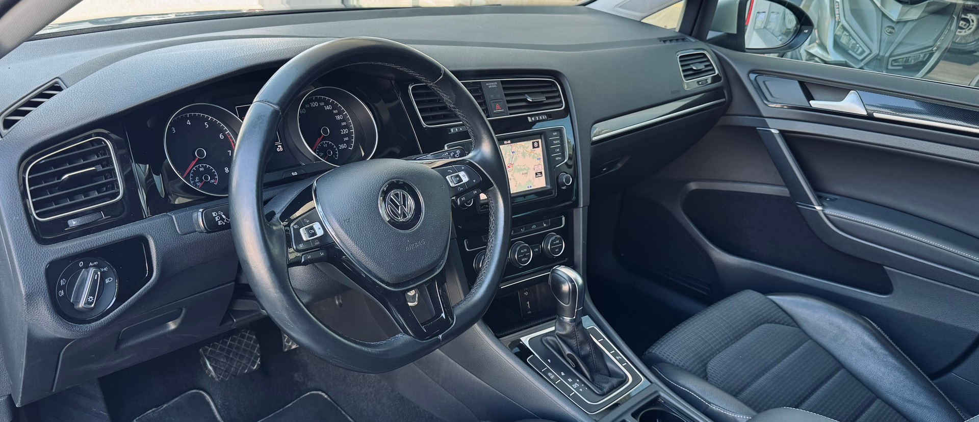 VW Golf Variant 1.4 TSI Lounge DSG-image-6