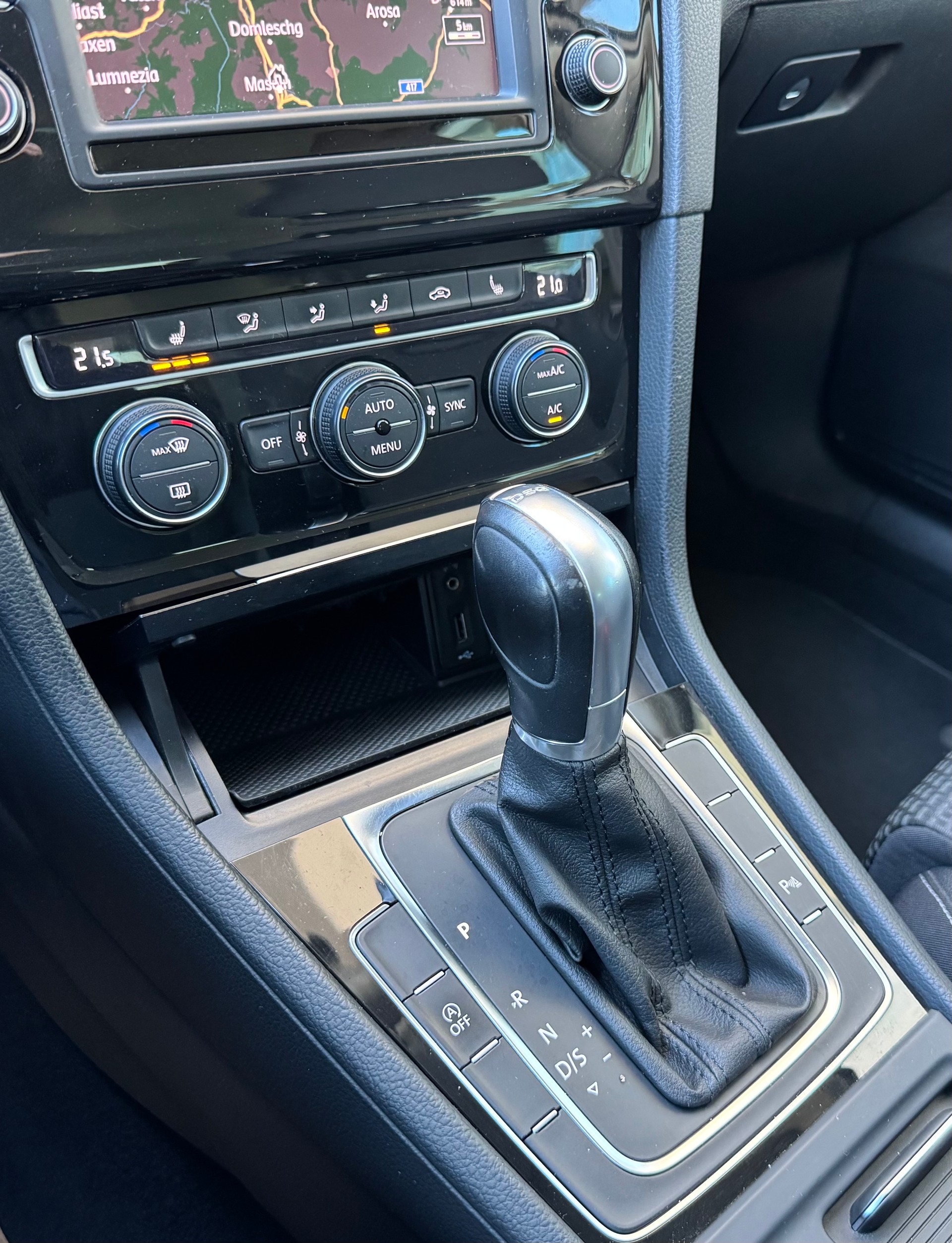 VW Golf Variant 1.4 TSI Lounge DSG-image-14