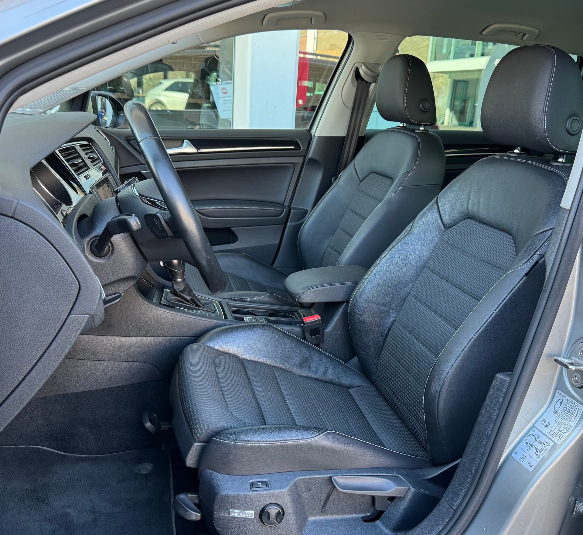VW Golf Variant 1.4 TSI Lounge DSG-image-7