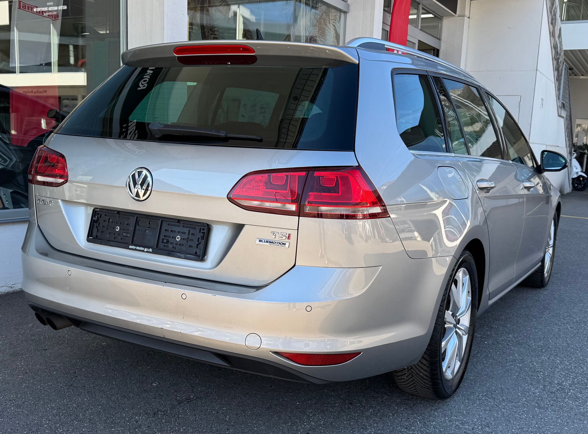 VW Golf Variant 1.4 TSI Lounge DSG-image-4