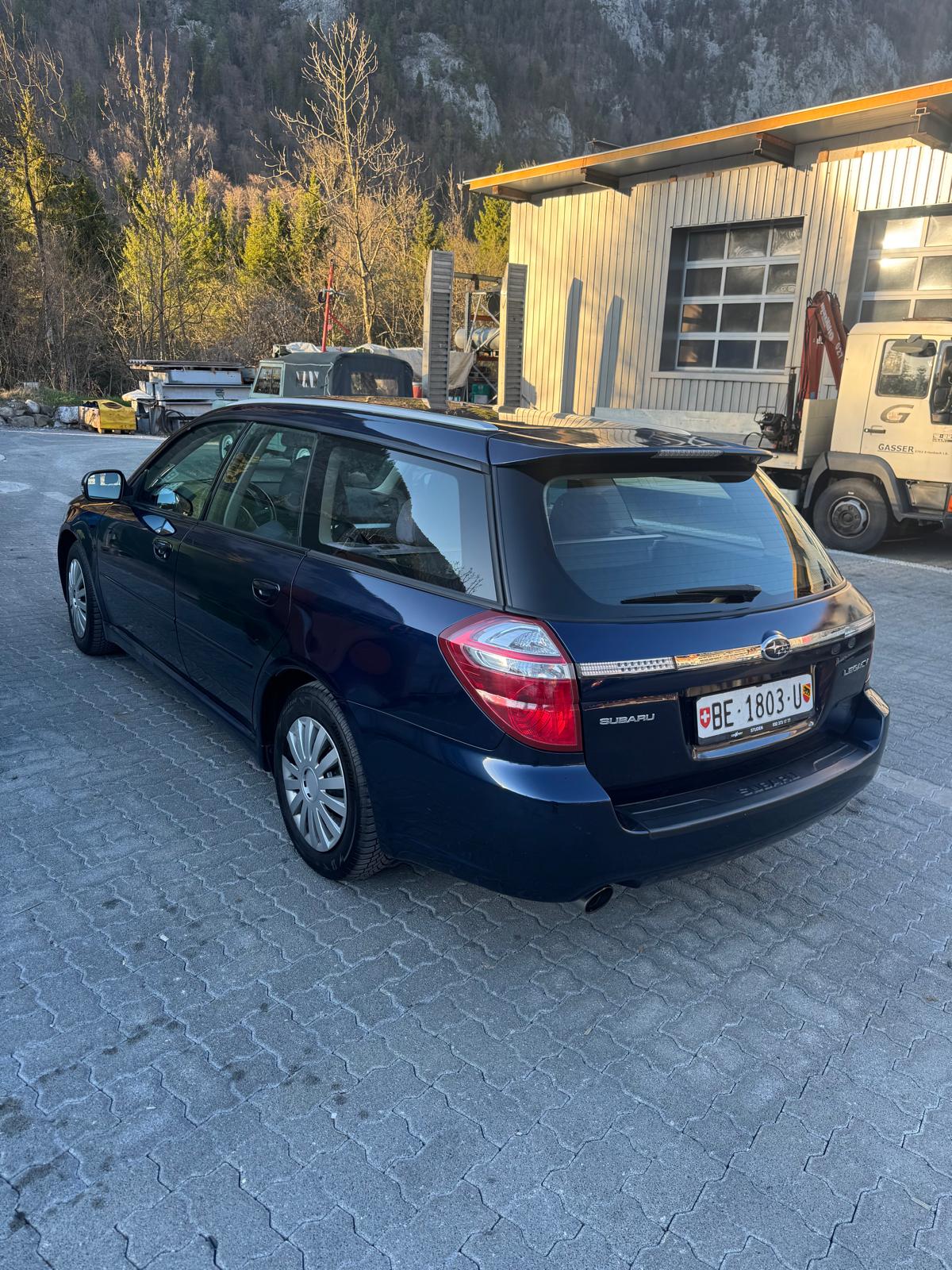 SUBARU Legacy 2.0R AWD Limited-showroom-element-1
