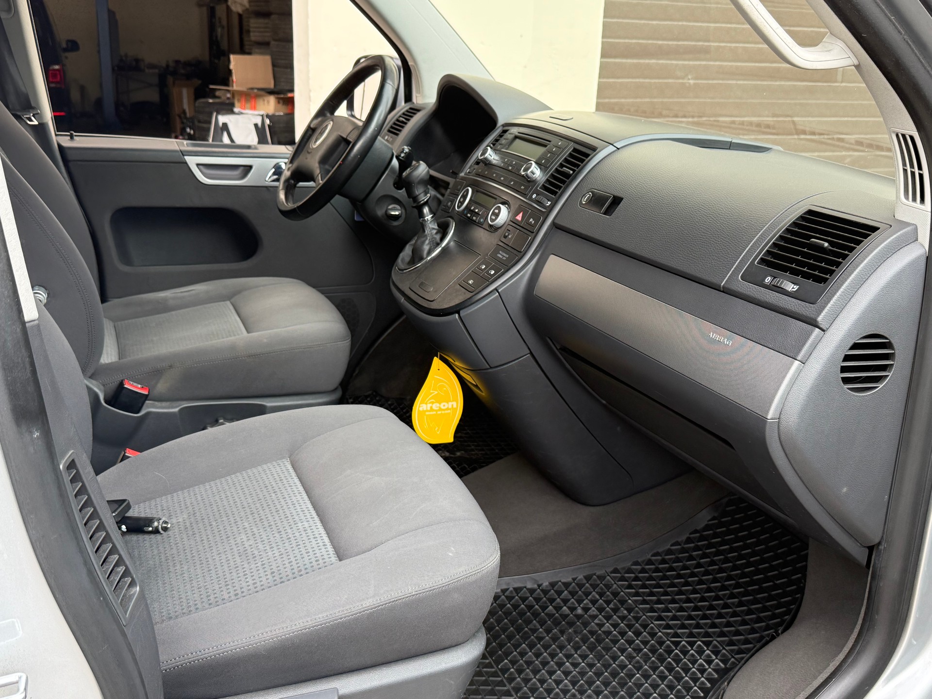 VW T5 Multivan Comfortline 2.5 TDI 4M-image-12