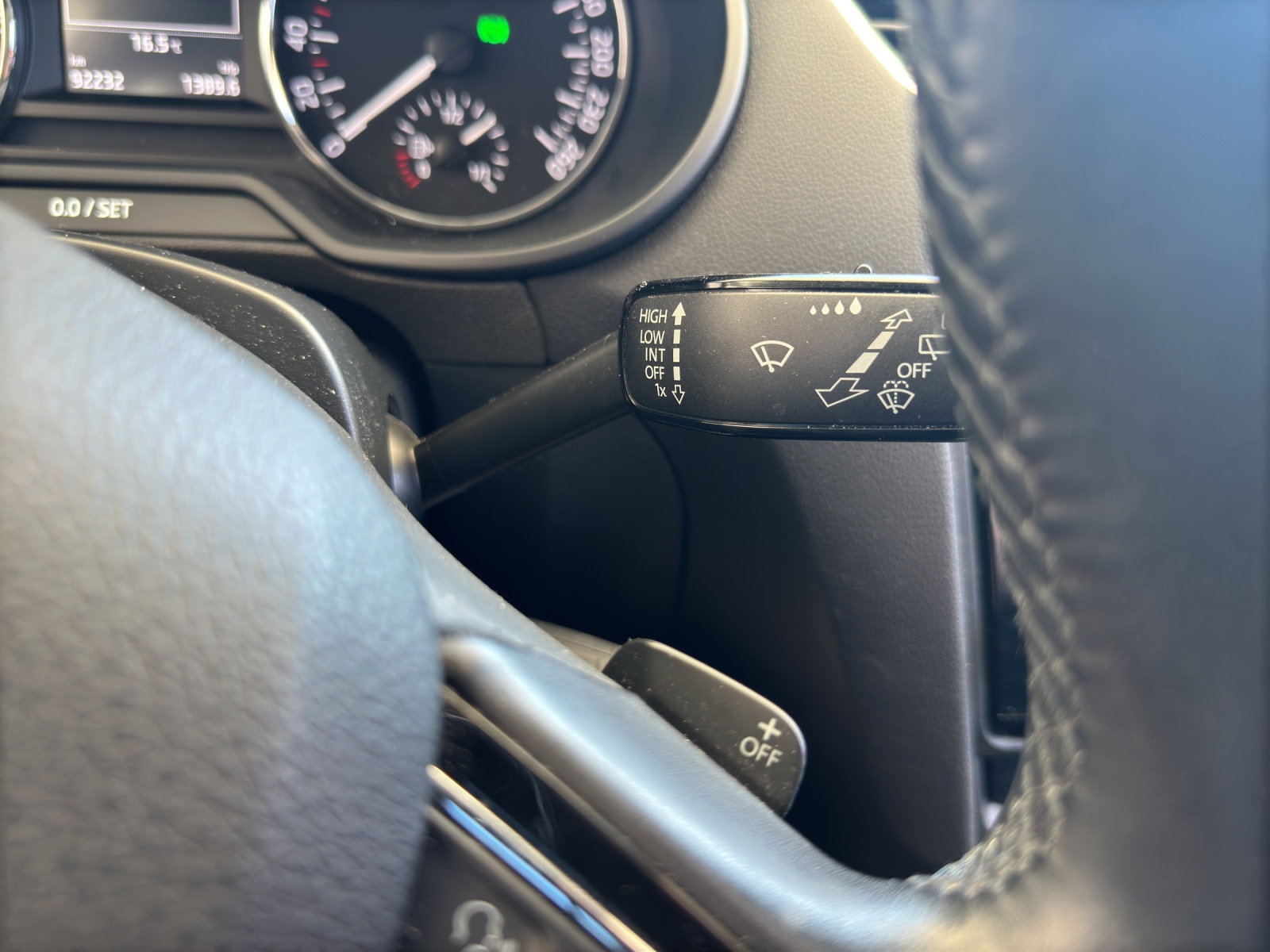 SKODA Octavia Combi 2.0 TDI Ambition DSG-image-14