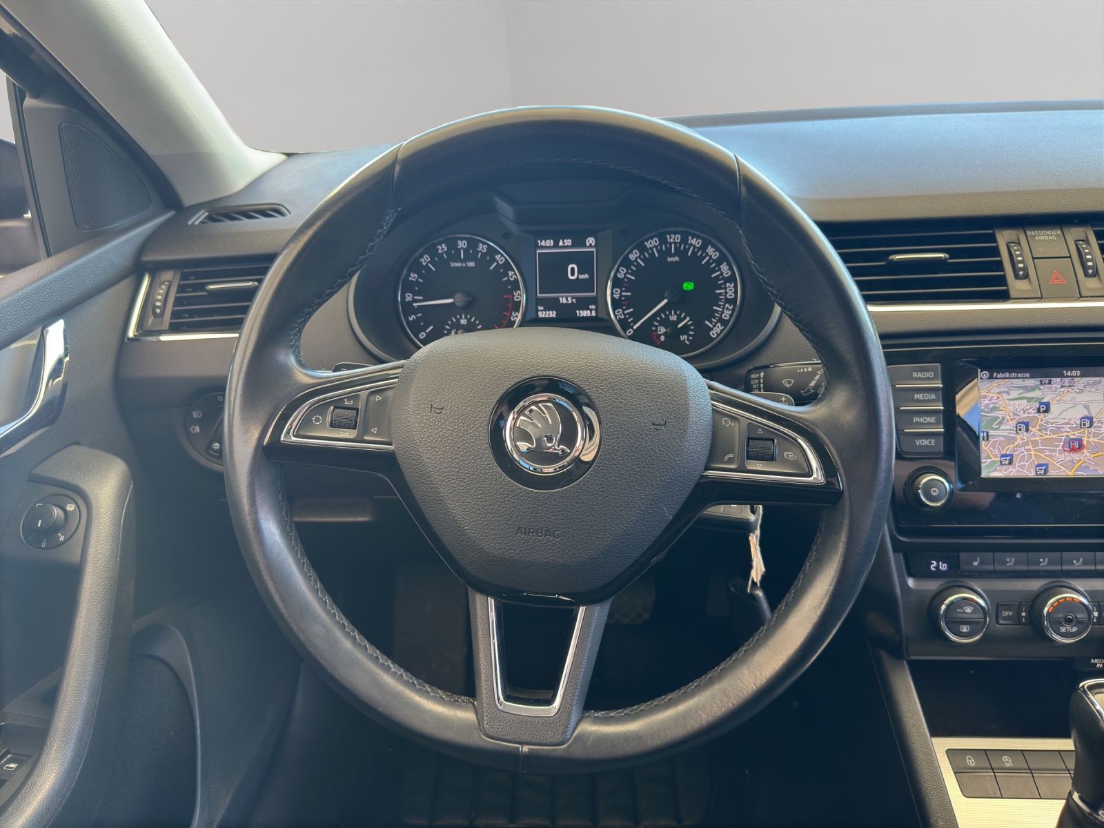 SKODA Octavia Combi 2.0 TDI Ambition DSG-image-16
