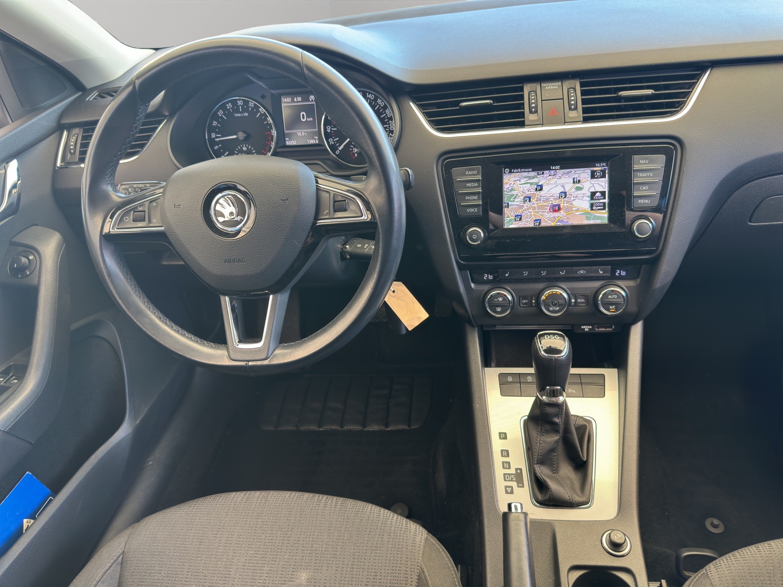SKODA Octavia Combi 2.0 TDI Ambition DSG-image-8