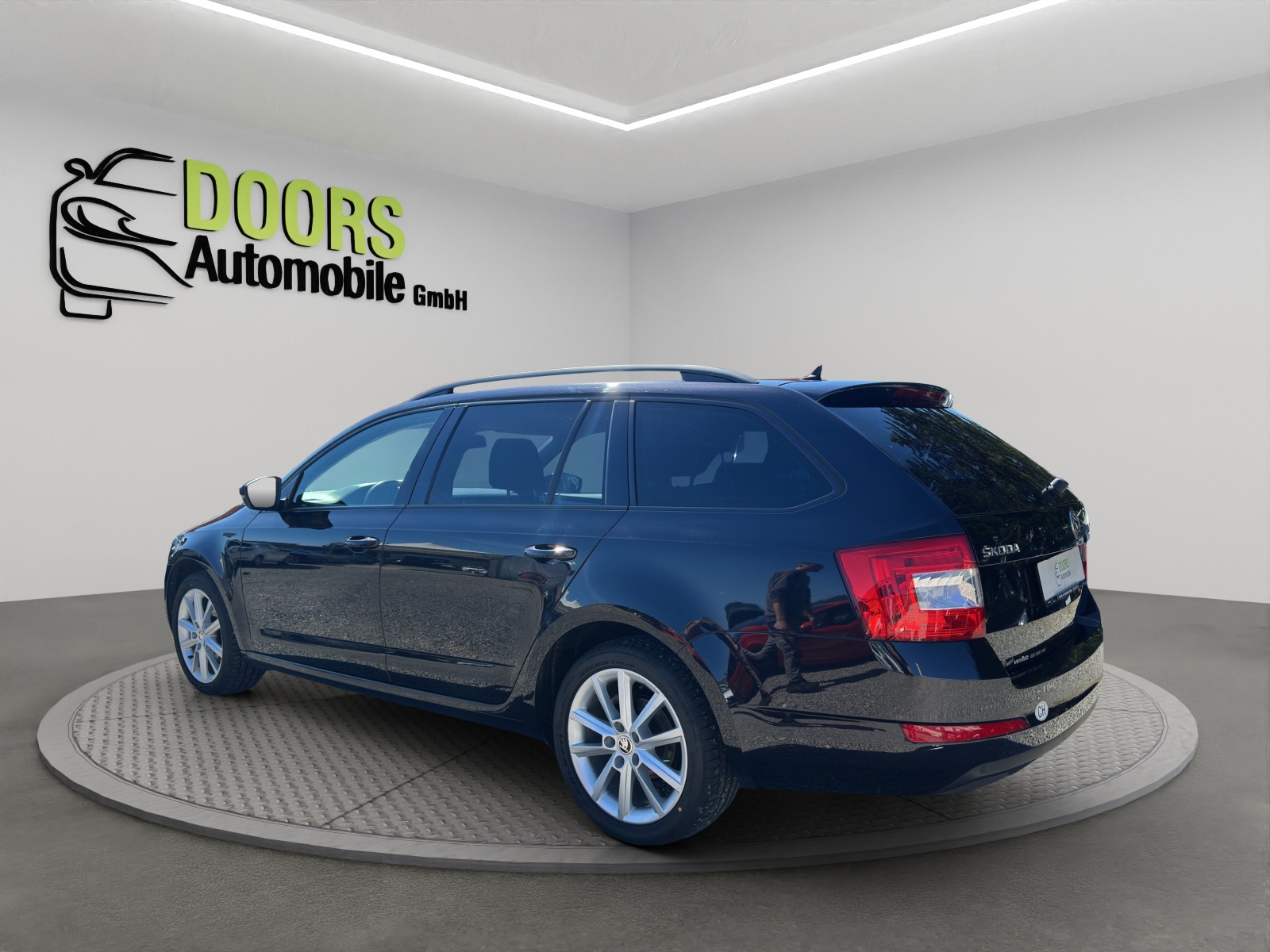 SKODA Octavia Combi 2.0 TDI Ambition DSG-image-5