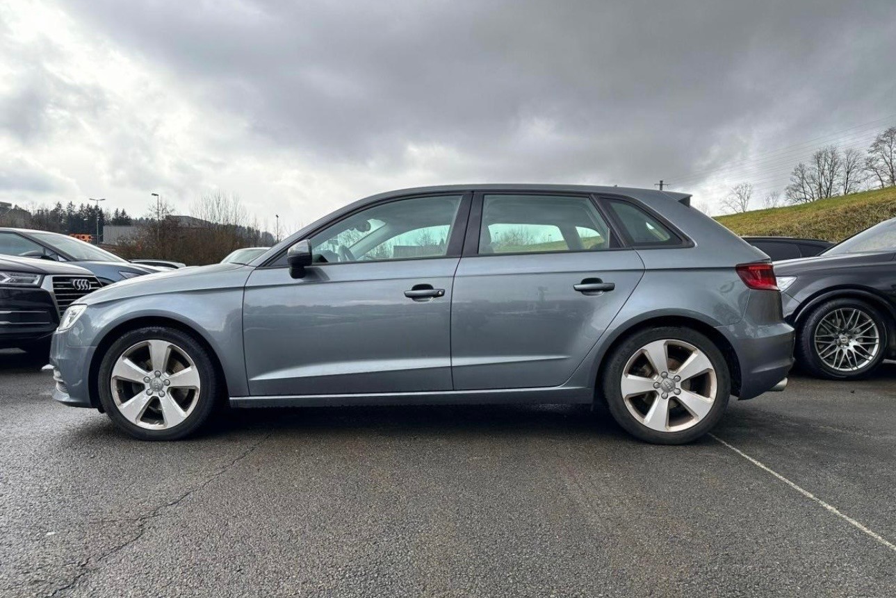AUDI A3 Sportback 2.0 TDI Ambiente-image-4