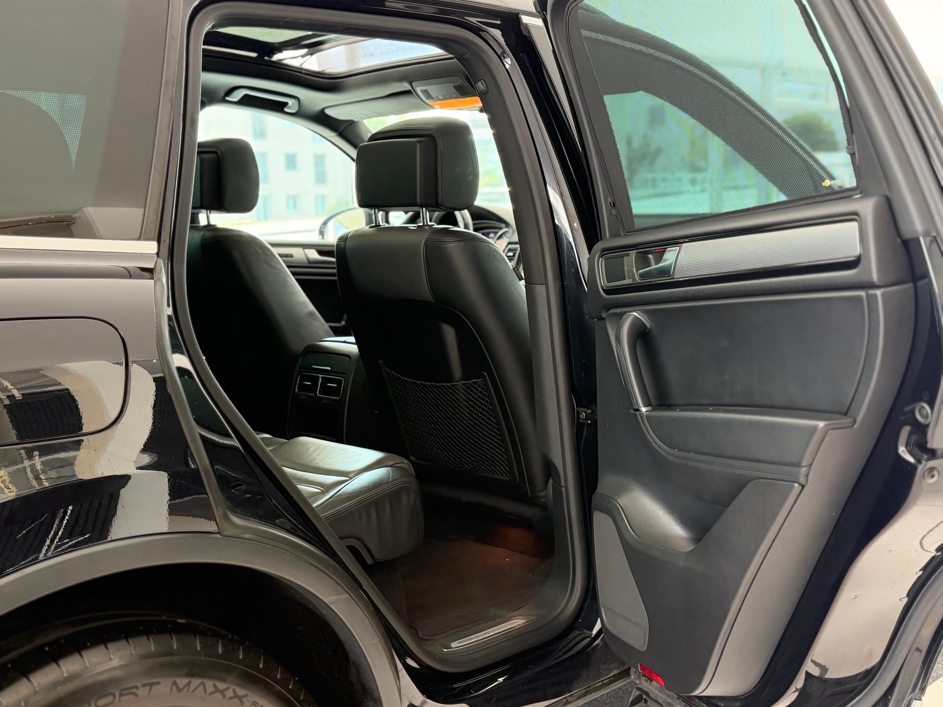 VW Touareg 4.2 TDI R ABT Black Pearl Edition Tiptronic-image-18