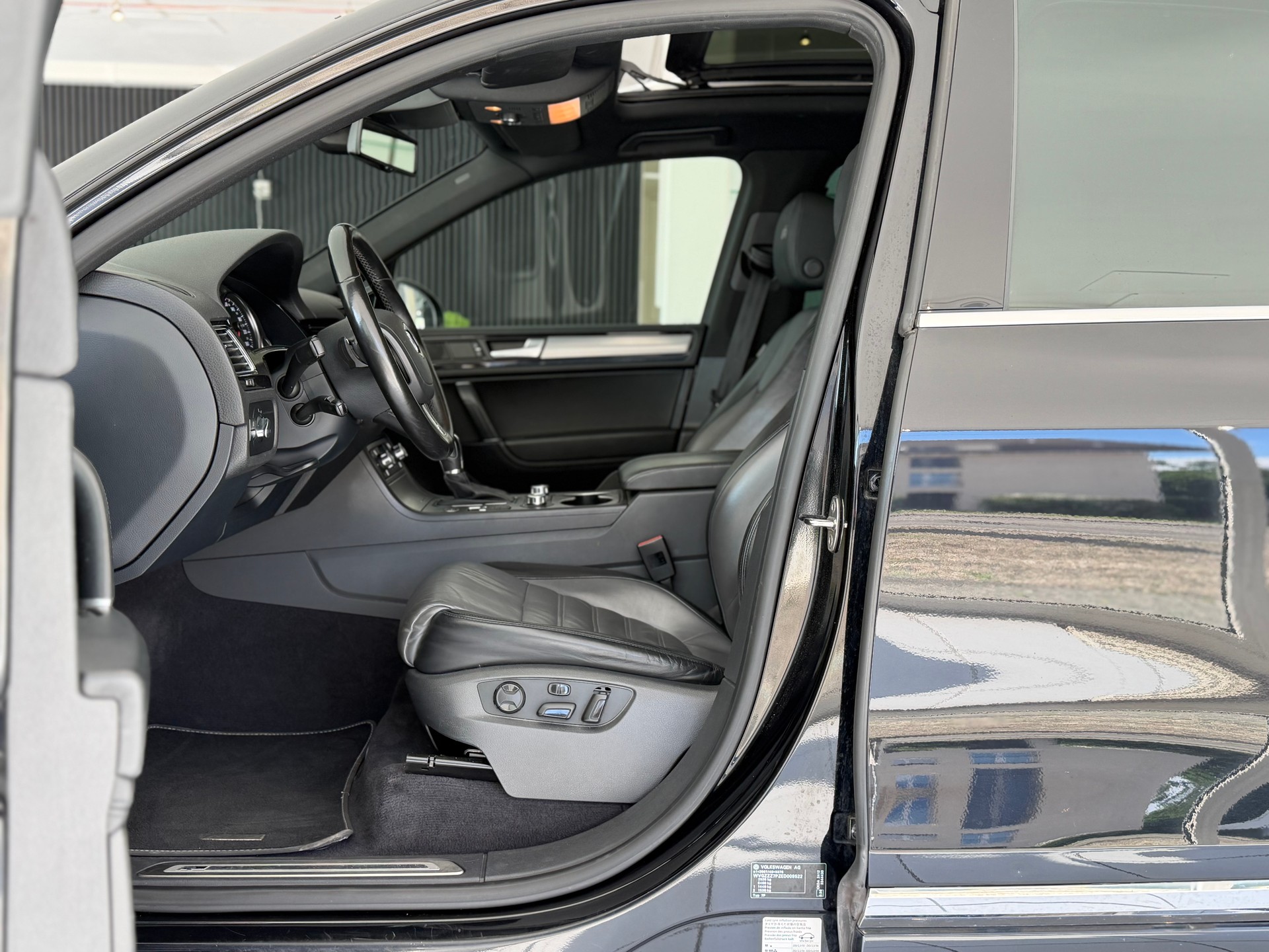 VW Touareg 4.2 TDI R ABT Black Pearl Edition Tiptronic-image-10