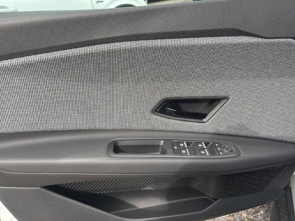 RENAULT R4 E-Tech Comfort Range iconic-image-13