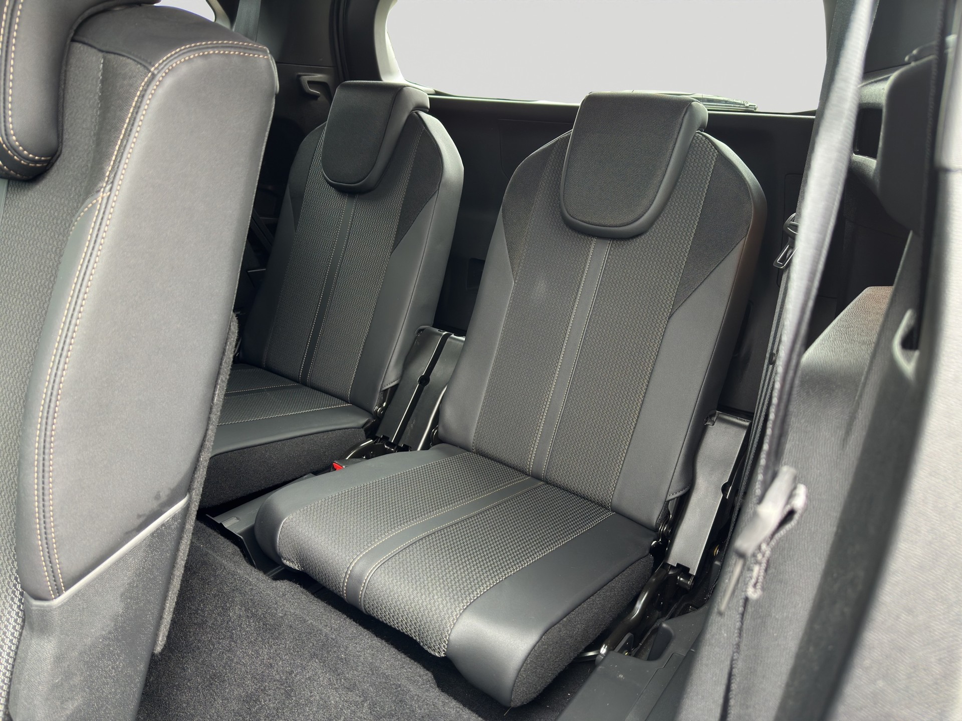 PEUGEOT 5008 1.2 Pure Tech GT 7Pl. EAT8-image-8